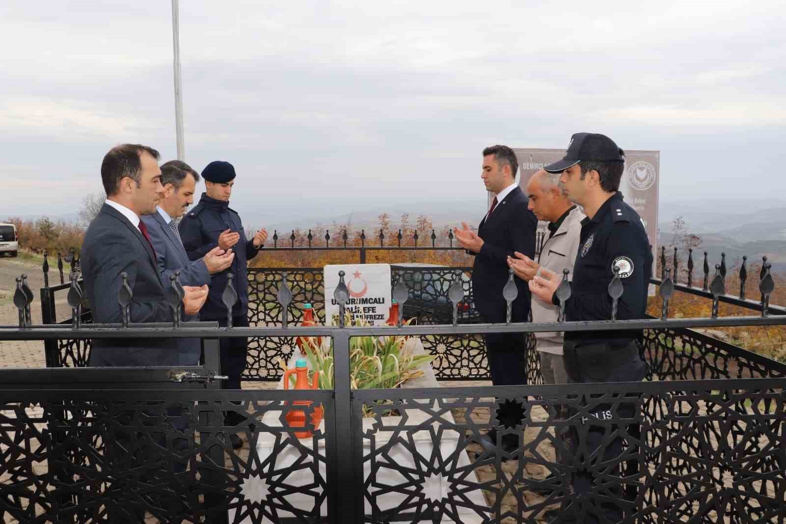 Kaymakam Yıldız’dan ilk ziyaret milli mücadele kahramanı Halil Efe’nin mezarına
