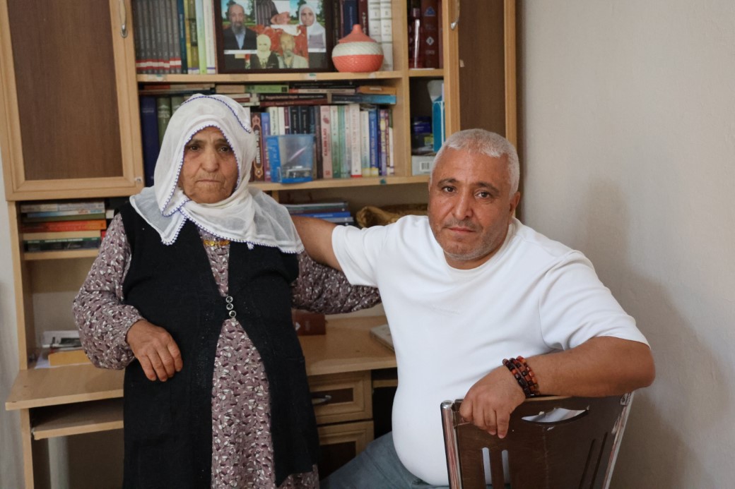 20 yıl simit sattı, 49 yaşında atanınca annesi inanmadı