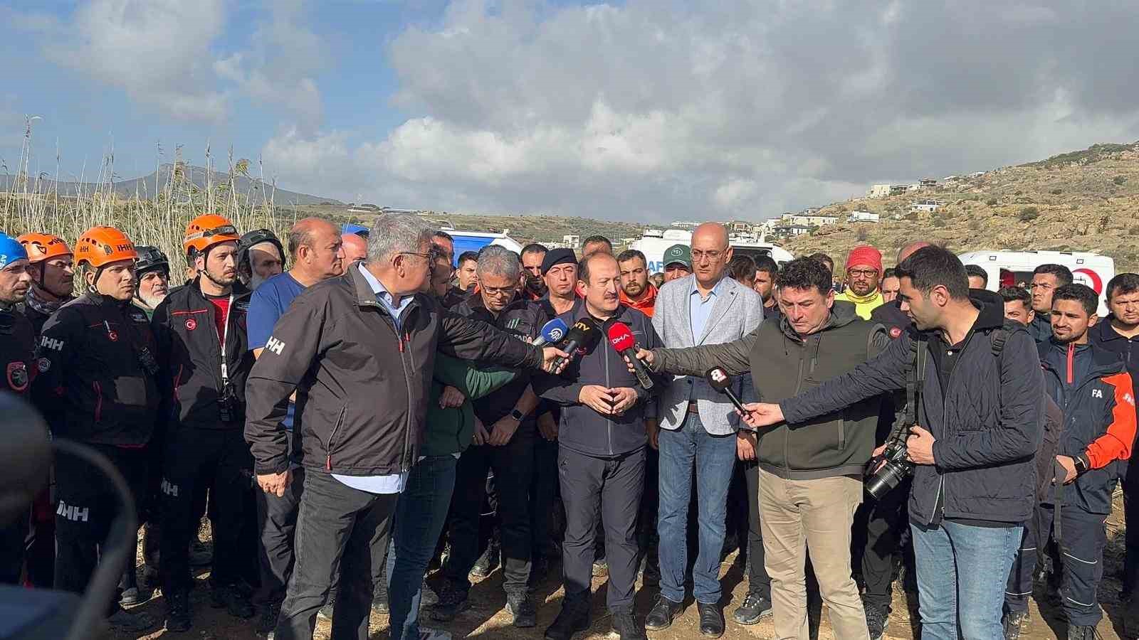 Foça’da selin ardından vatandaşların yaraları sarılıyor
