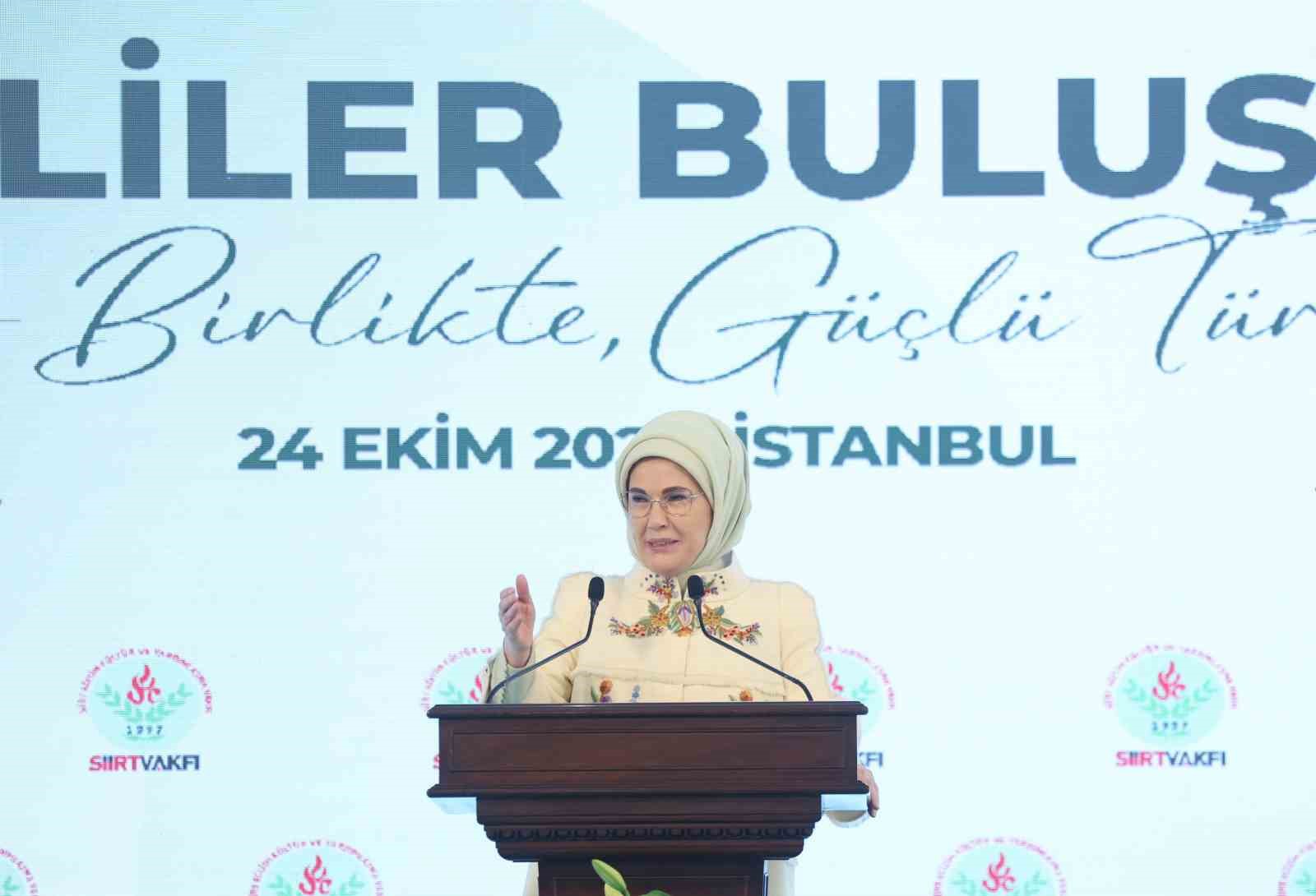 Emine Erdoğan: "Siirt’te gösterdiğiniz kardeşliği hiç unutmadık, unutmuyoruz"
