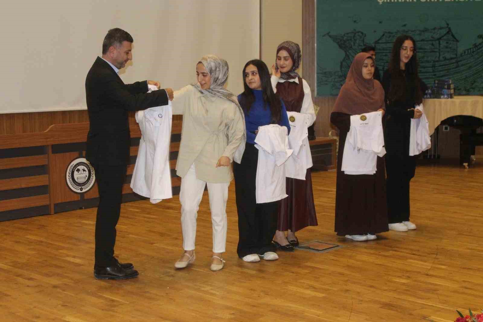 Şırnak’ta sağlık öğrencileri beyaz önlüklerini giydi