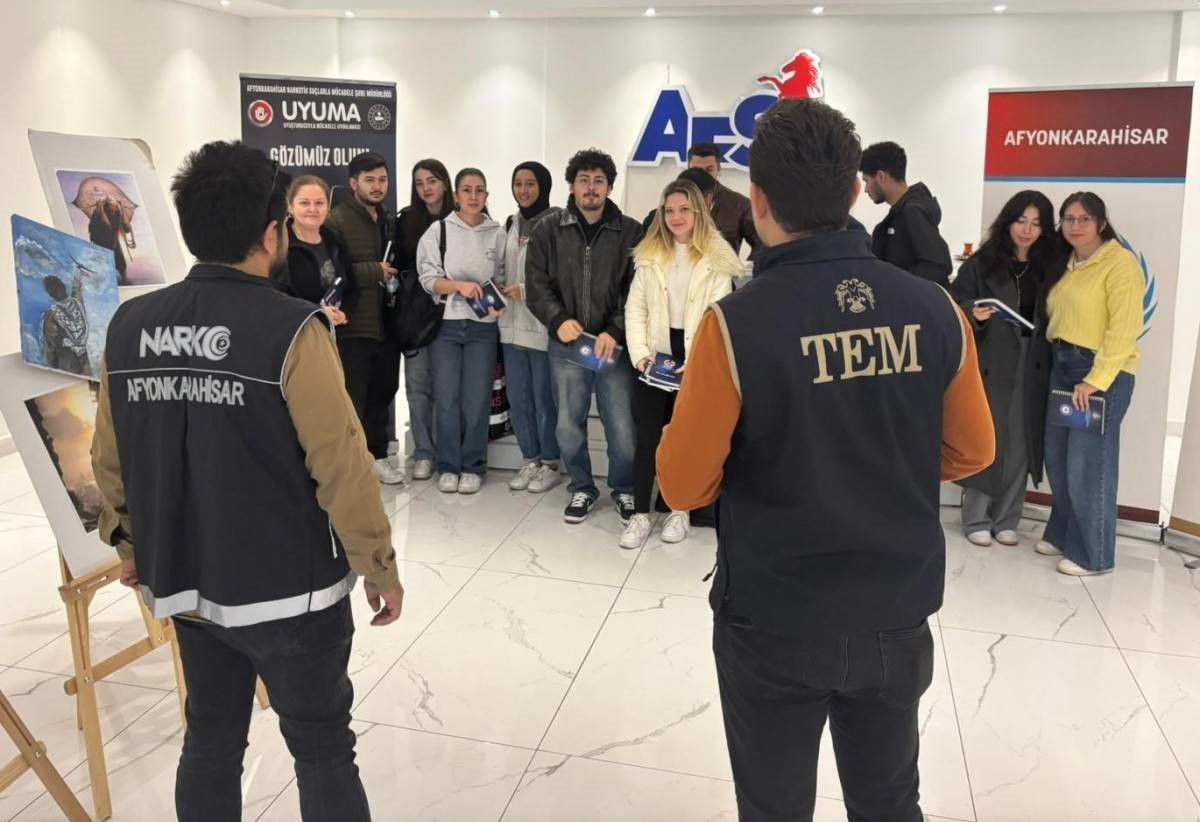 Polis öğrencileri terör ve narkotik suçlara karşı bilgilendirdi
