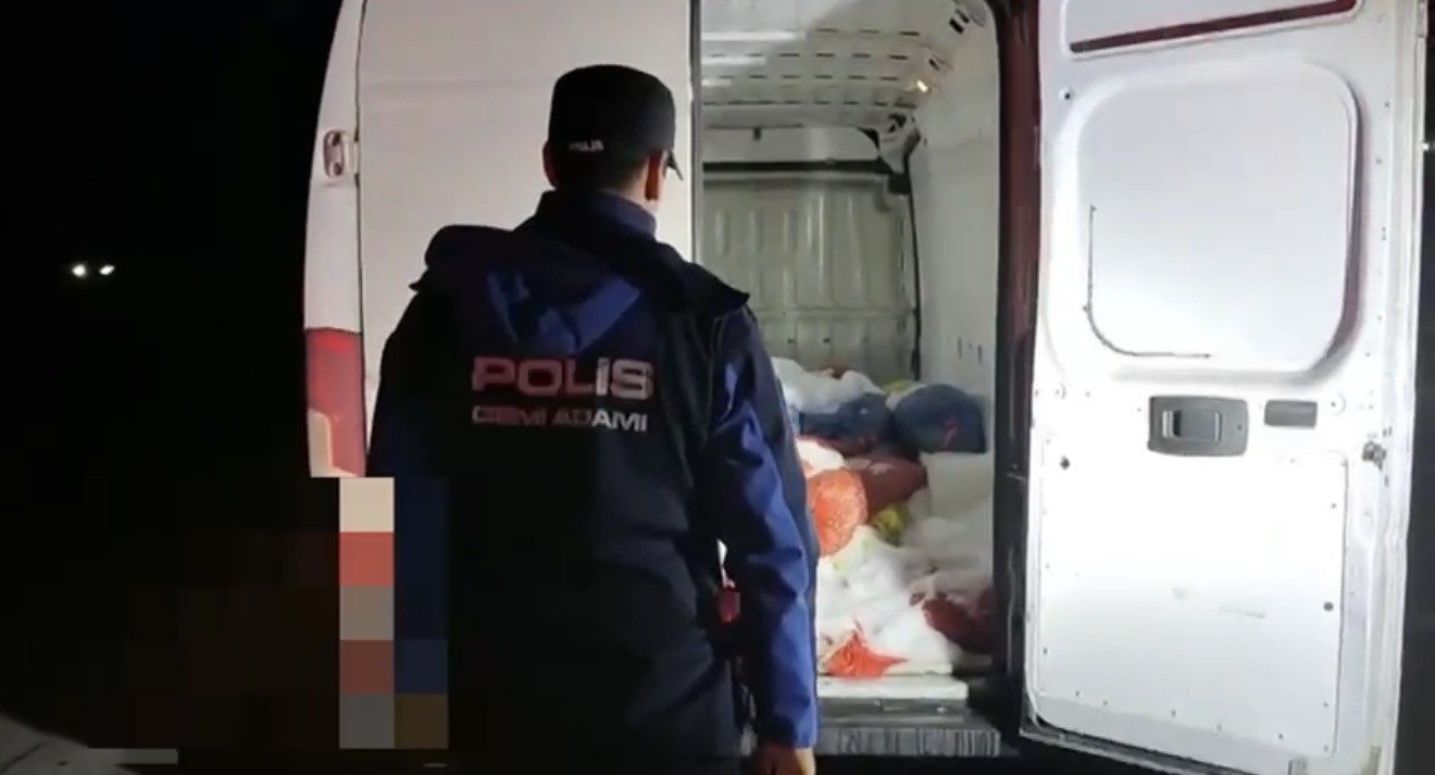 Samsun polisinden ka&ccedil;ak midye operasyonu
