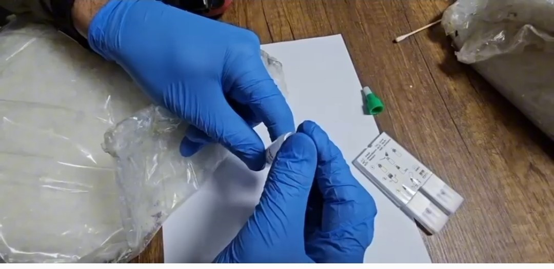 &Uuml;z&uuml;ml&uuml; g&uuml;mr&uuml;k muhafaza ekiplerinden uyuşturucu operasyonu. L&uuml;ks otomobilde 60 kilogram metamfetamin ele ge&ccedil;irildi
