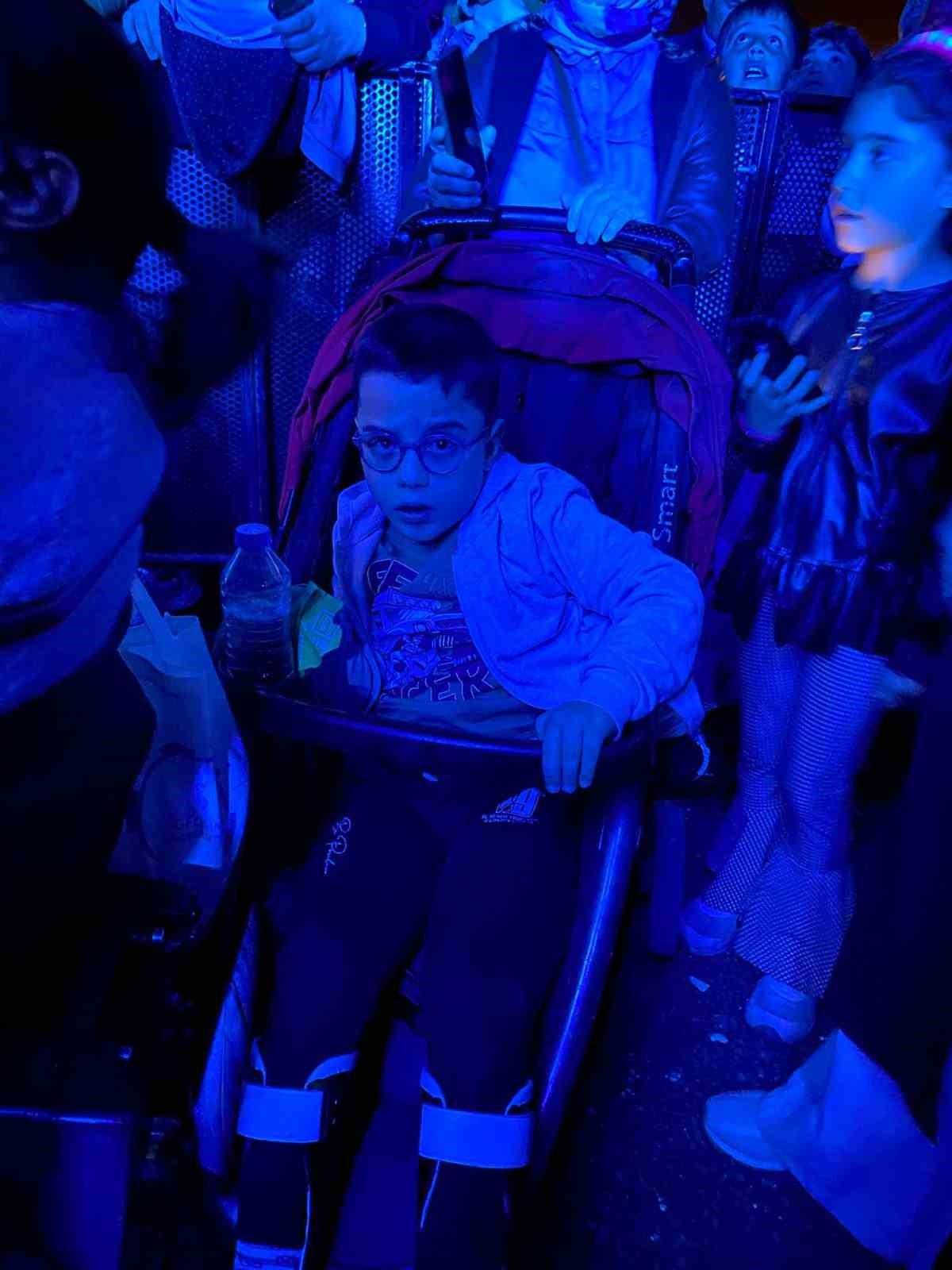 Validen engelli çocuğa anlamlı destek
