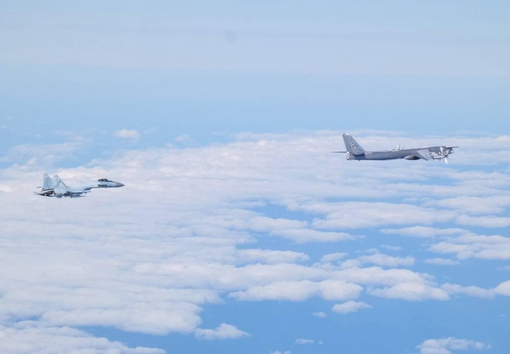 Rus savaş uçakları Japonya hava sahasına yaklaştı, Tokyo yönetimi askeri jetlerini havalandırdı