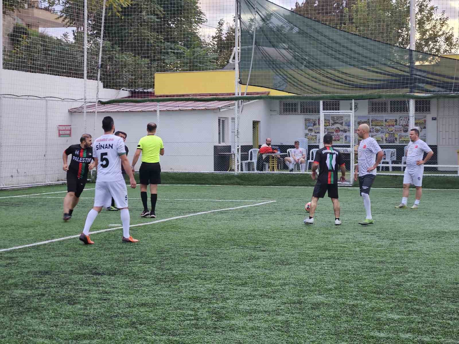 Kuşadası’nda Görev Şehitleri Turnuvası’nda çeyrek final heyecanı başladı
