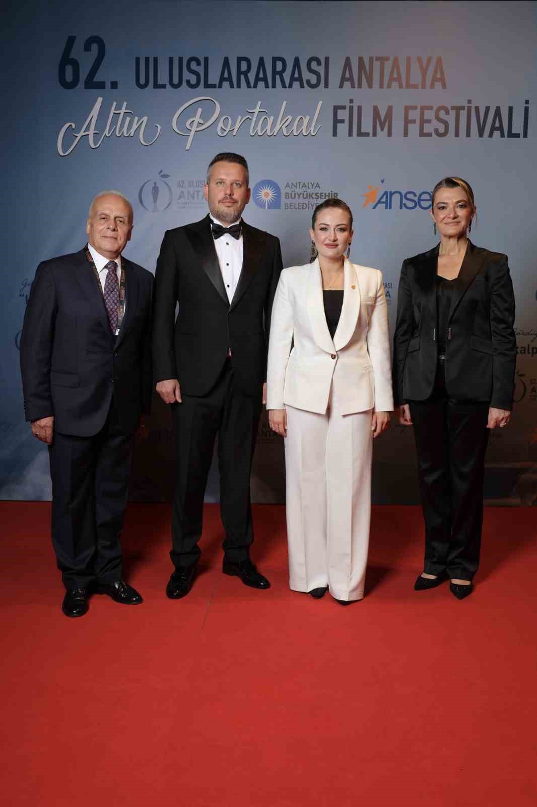 62. Uluslararası Antalya Altın Portakal Film Festivali kırmızı halı ge&ccedil;işiyle başladı
