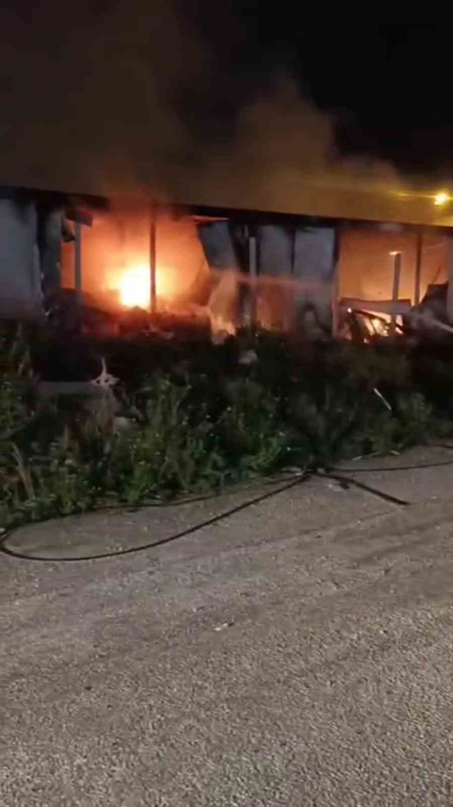 Alevlere teslim olan 2 konteyner kullanılamaz hale geldi
