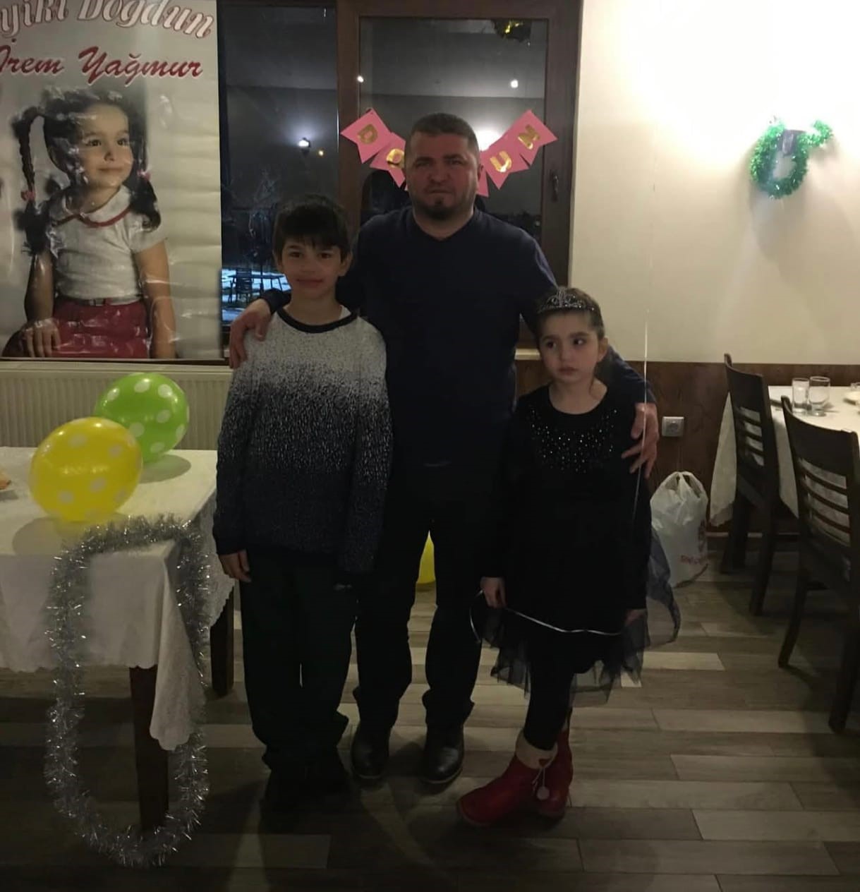 Çocuklarını görmek için gitti, satırlı saldırıya uğradı