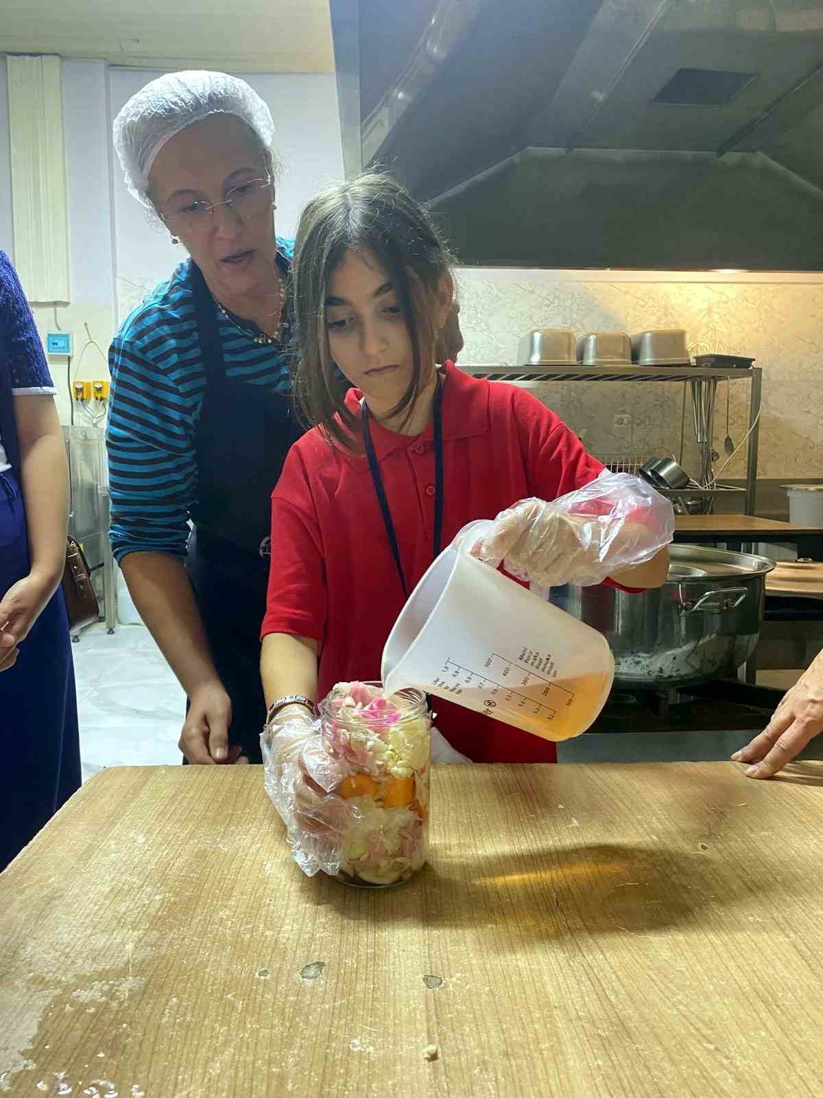 "Lider Çocuk Kampı"yla çocuklar, hayvancılık ve tarım öğrendi
