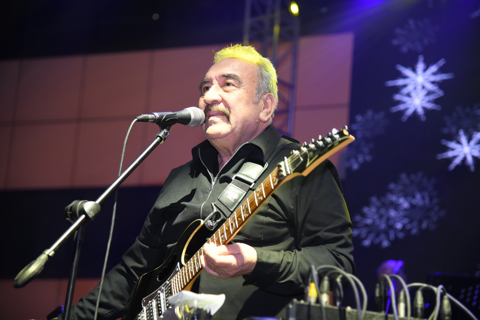 &Uuml;mit Besen&rsquo;den memleketi Osmaniye&rsquo;de muhteşem konser
