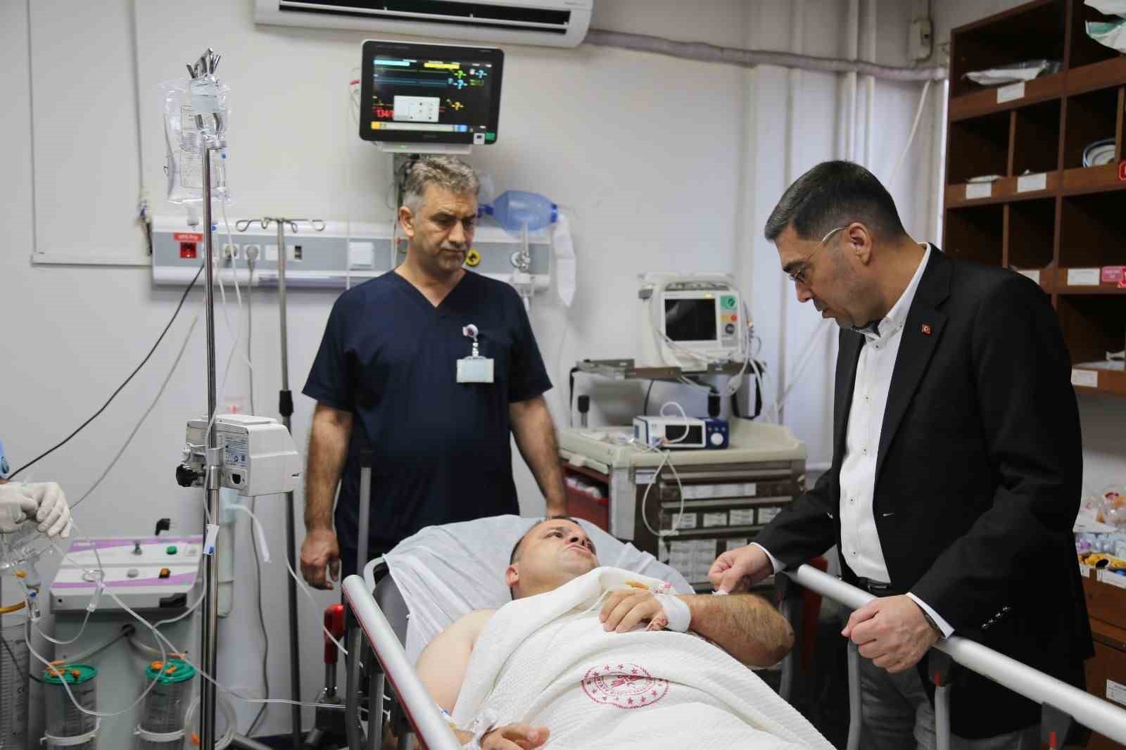 N&ouml;bet tutan polise bı&ccedil;aklı saldırı
