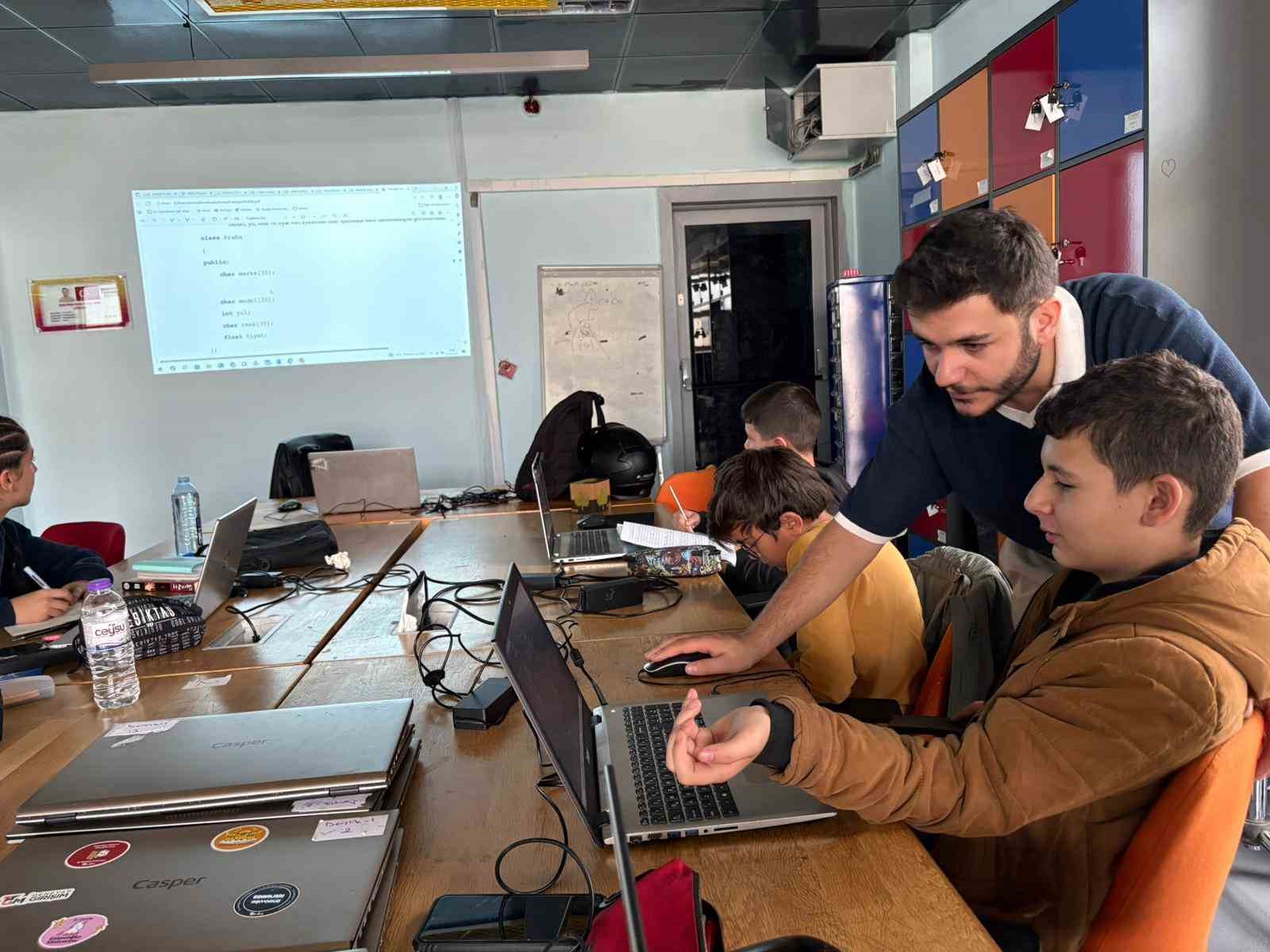 DENEYAP teknoloji atölyeleri Muğla’da geleceğin üretken nesillerini yetiştiriyor