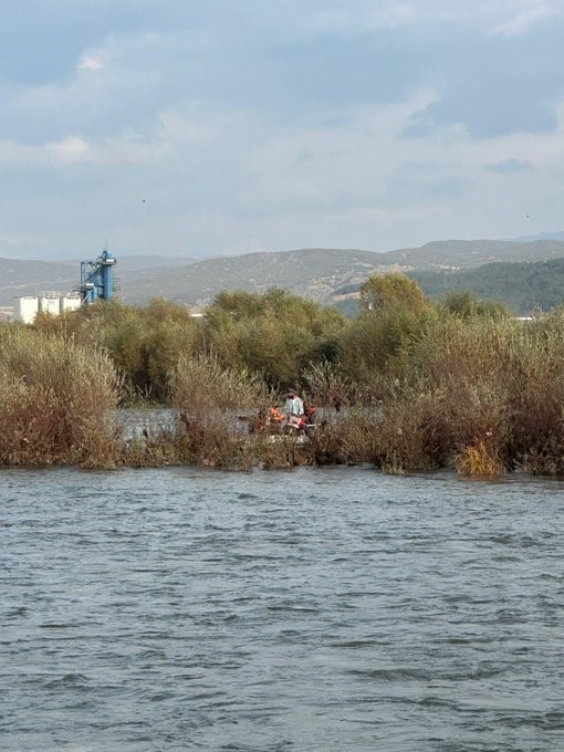 Murat Nehri&rsquo;nde mahsur kalan vatandaşlar kurtarıldı

