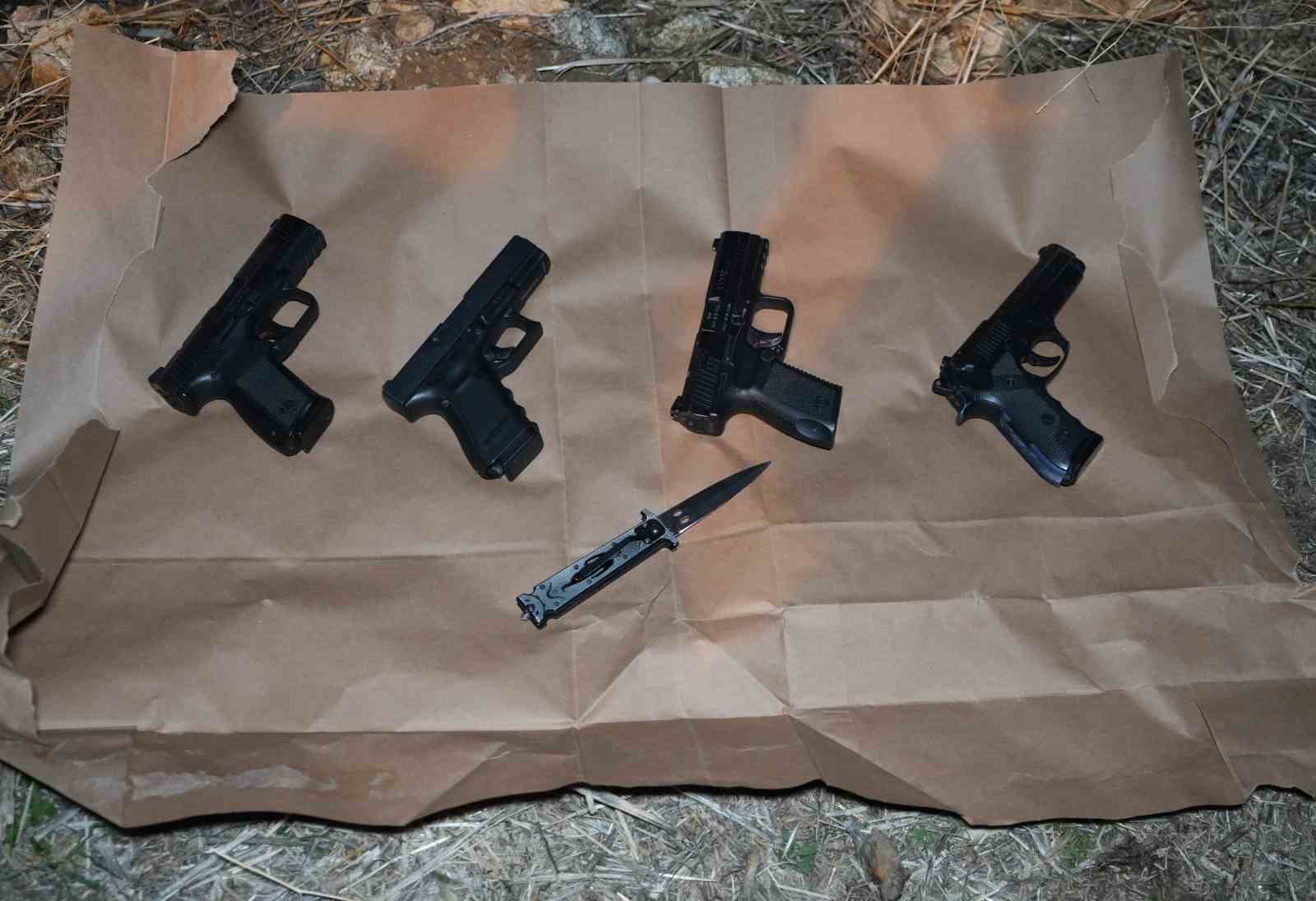 Silahlı eğlenceye m&uuml;dahale eden polislere saldırı: 23 g&ouml;zaltı
