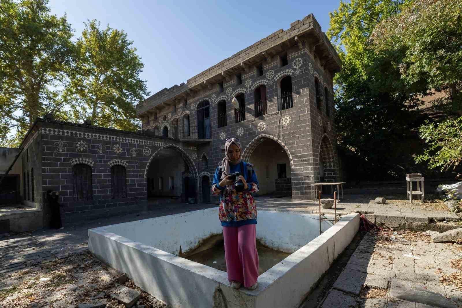 Diyarbakır’ın köşkleri sanatçılar tarafından fotoğraflanarak kayıt altına alındı
