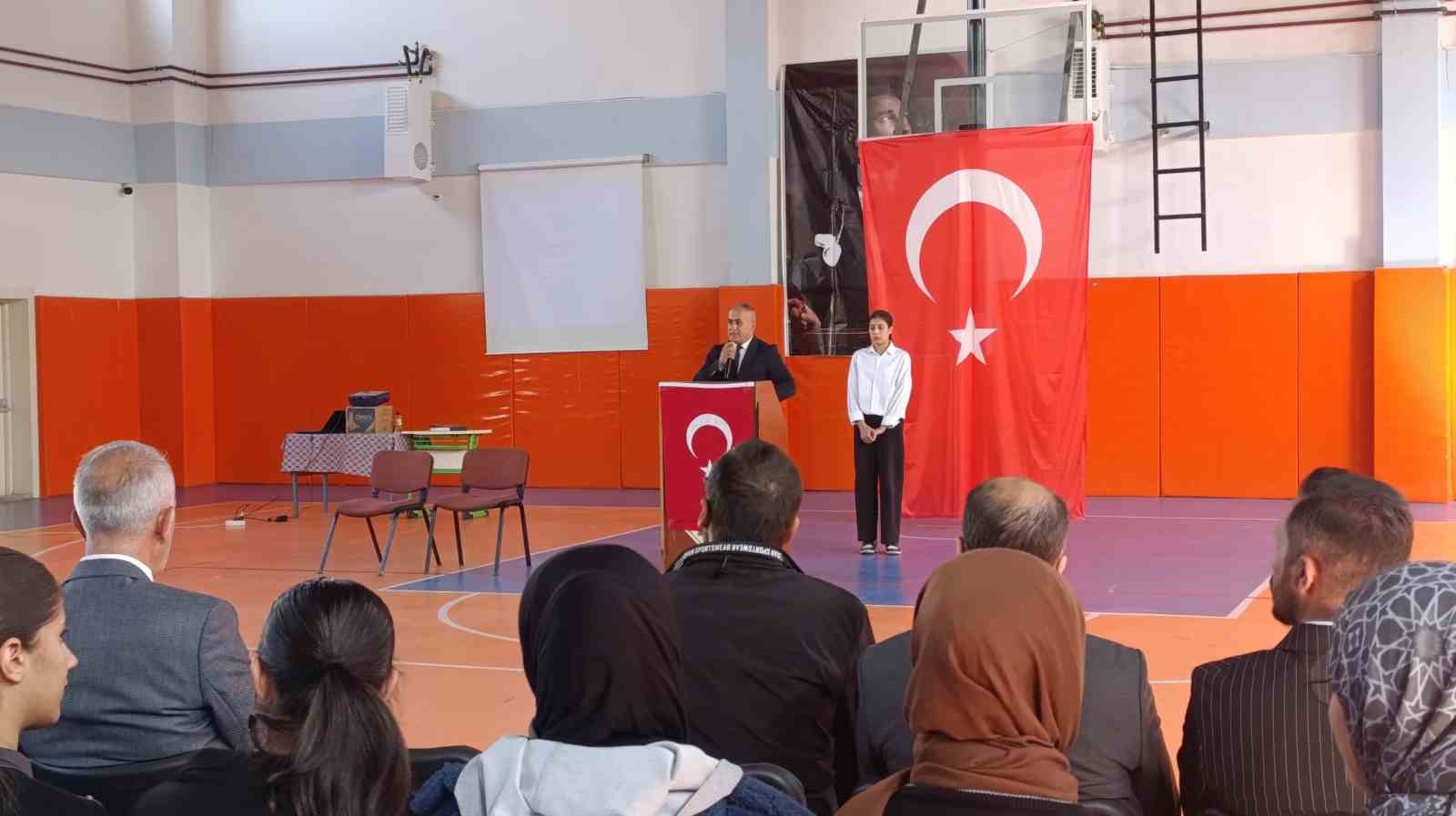 Muradiye’de imam hatip okullarının 74. kuruluş yıl dönümü kutlandı
