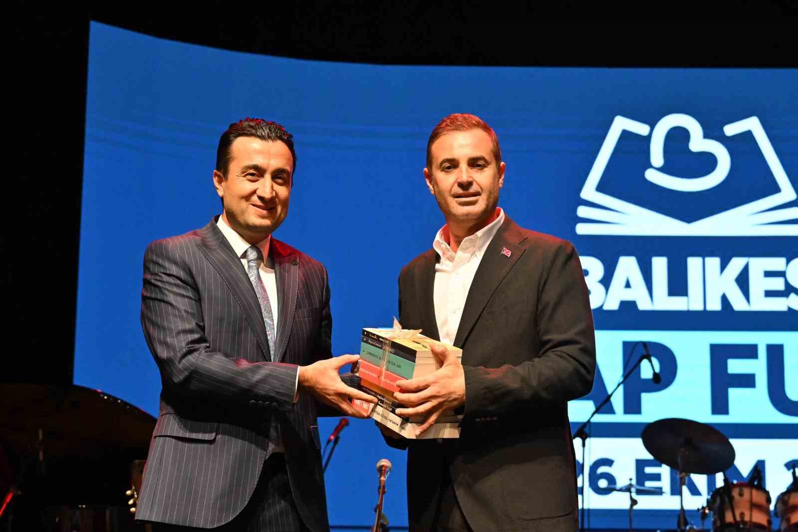 Balıkesir kitap fuarını 150 bin kişi ziyaret etti
