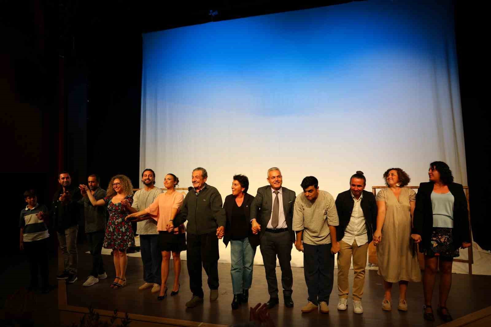 Bodrum Belediyesi Şehir Tiyatrosu yeni oyunuyla beğeni topladı
