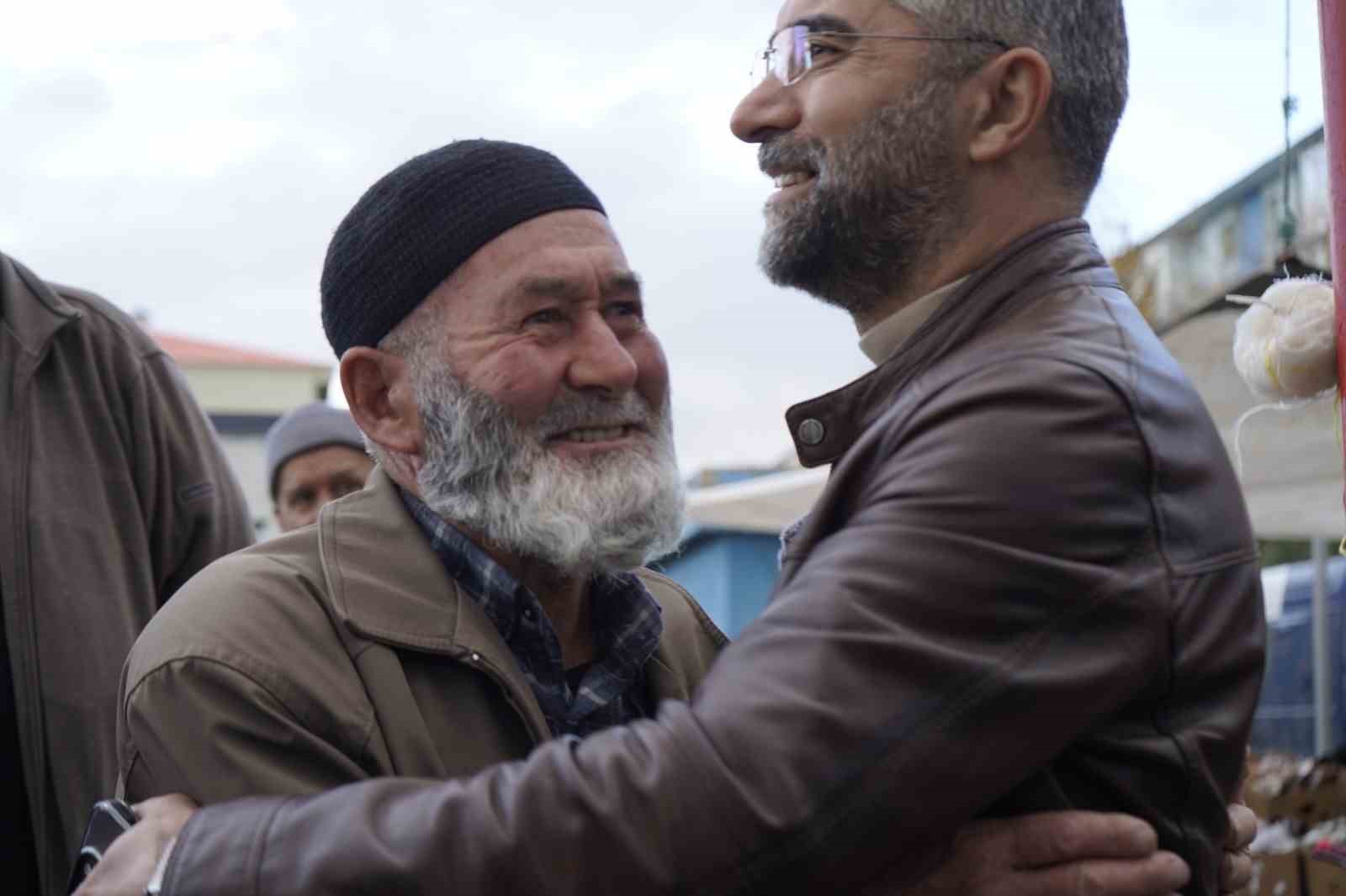 AK Parti İl Başkanı Küçükoğlu, pazar esnafında vatandaşlarla buluştu
