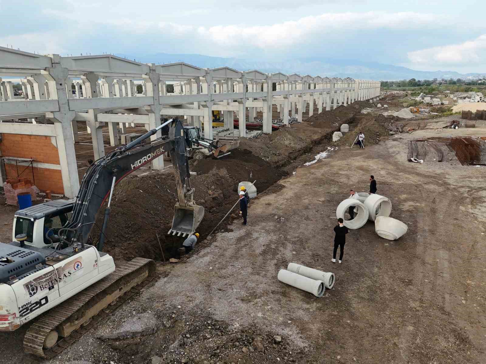 Sanayi sitesinde çalışmalar hız kesmeden devam ediyor
