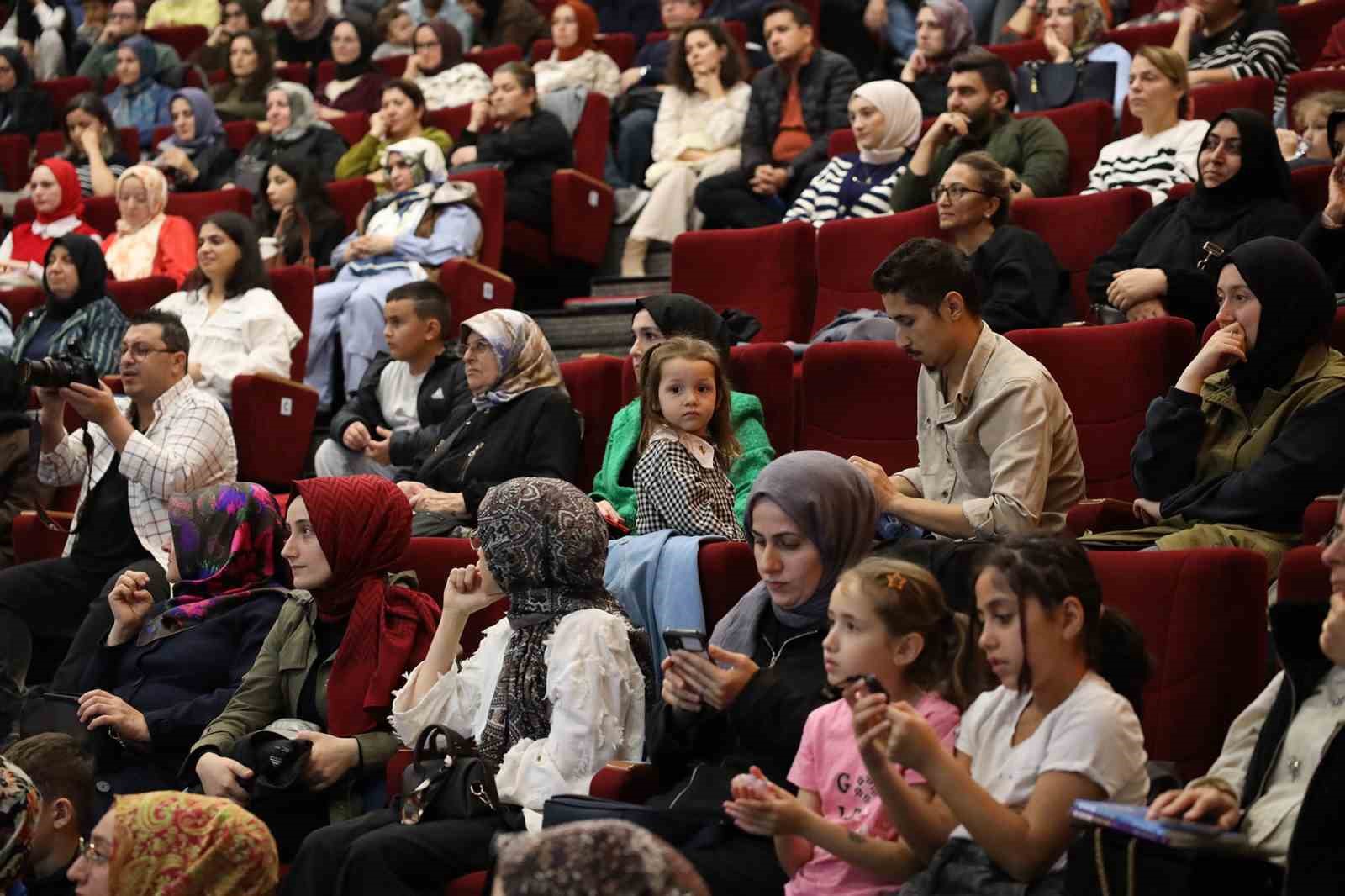 Dr. Kangal: "Çocuklarınıza pahalı hediyeler değil, sevgi dolu anlar verin"
