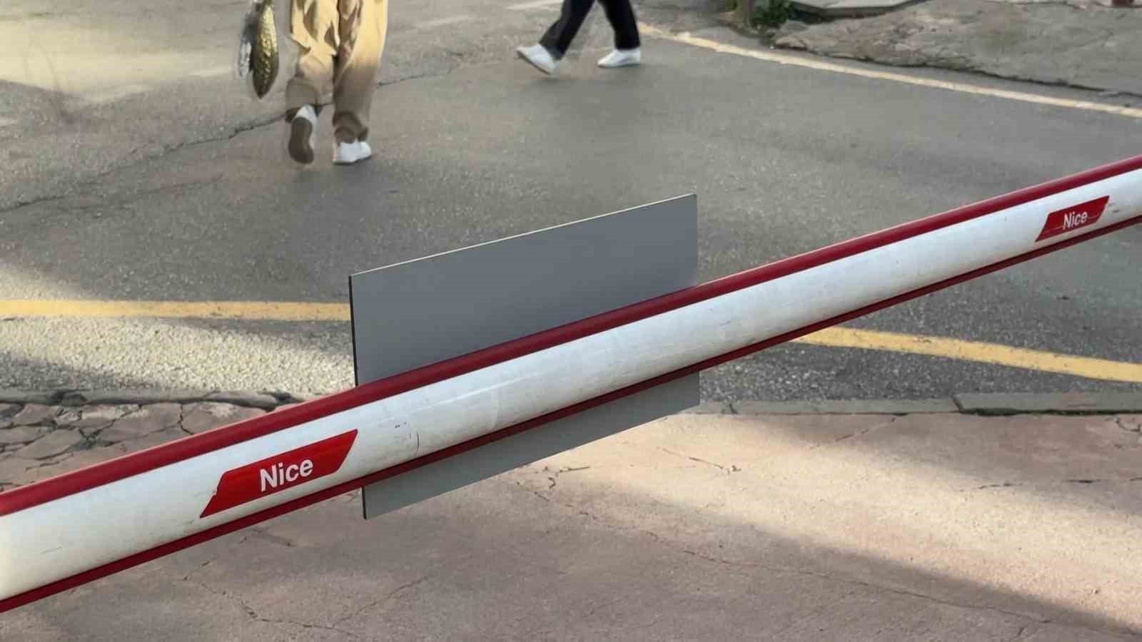 Samsun’da görünmez kaza: Yayanın kafasına bariyer çarptı