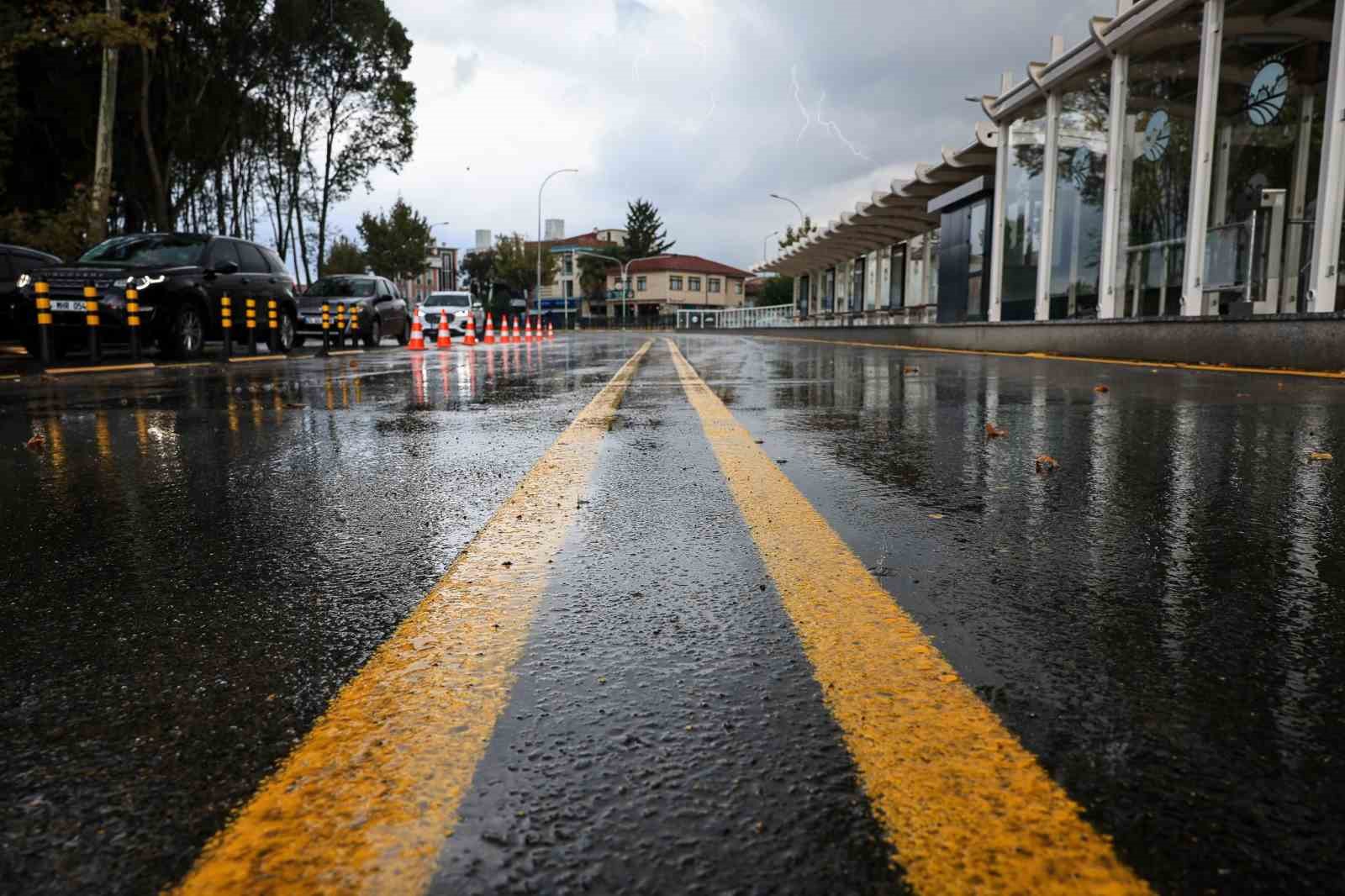 SASKİ yağış uyarısına karşı 270 personel ve 92 araçla sahada
