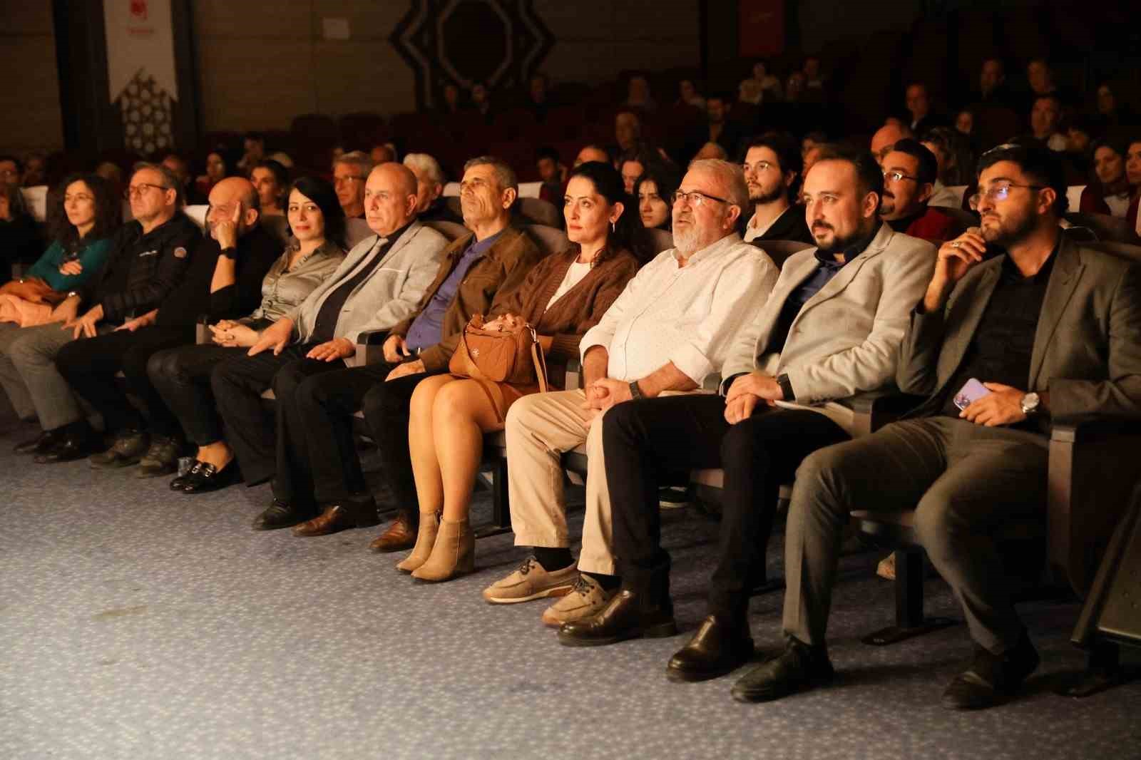 "Hades’e Yolculuk" tiyatro severlerle buluştu
