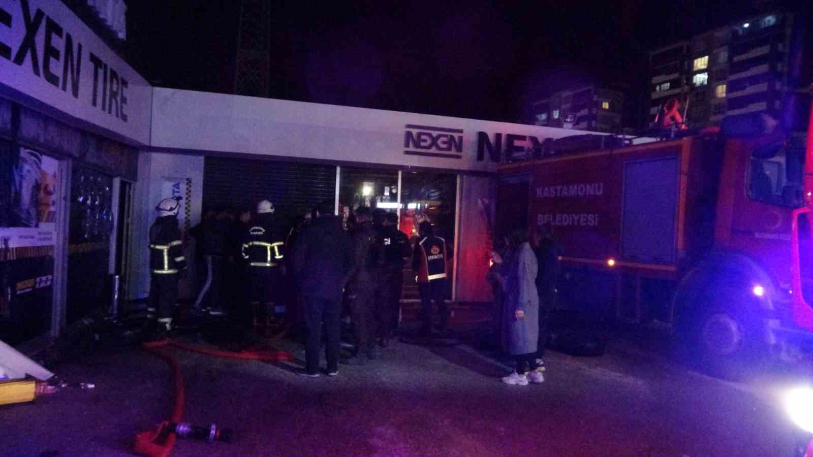 Kastamonu&rsquo;da iş yerinde &ccedil;ıkan yangın b&uuml;y&uuml;meden s&ouml;nd&uuml;r&uuml;ld&uuml;
