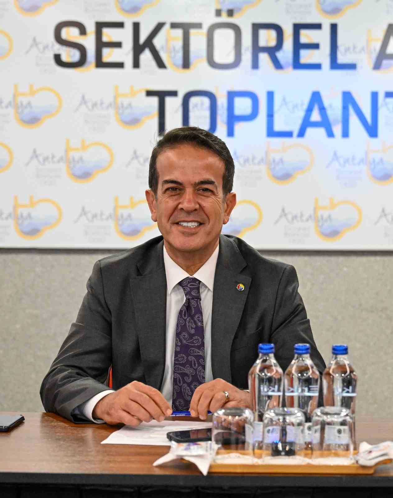 Antalya’da kesme çiçek sektörünün sorunları masaya yatırıldı
