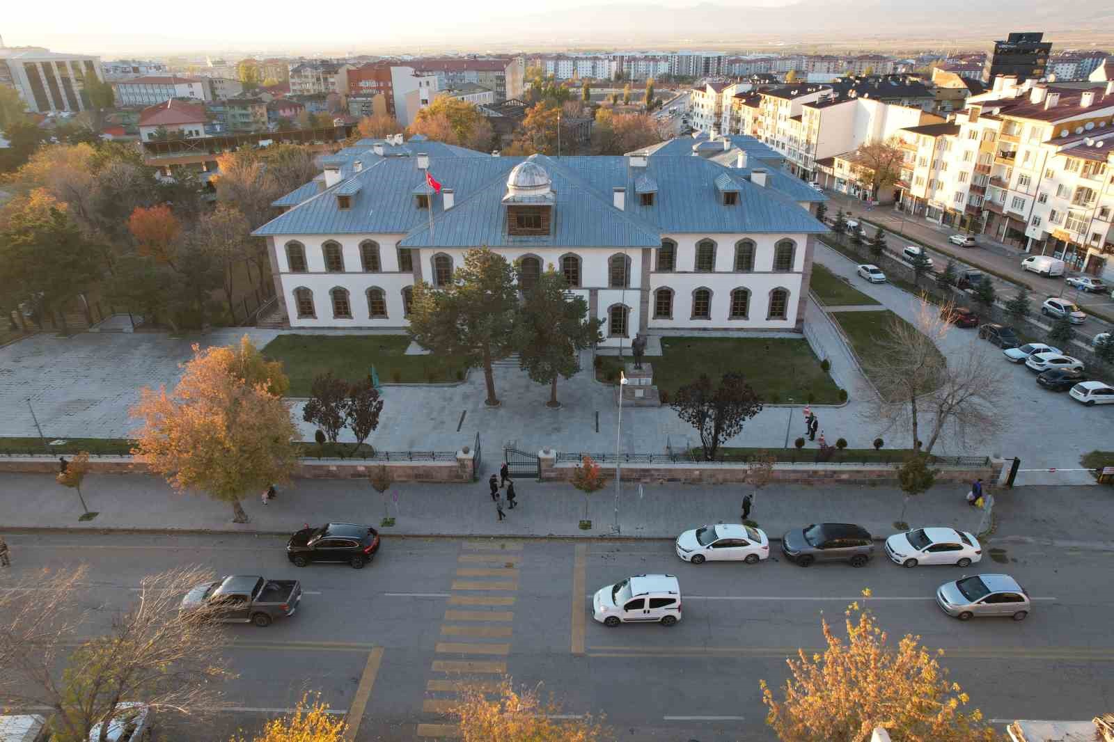 Vali Mustafa Çiftçi’nin "Erzurum Kongre Binası" mesaisi
