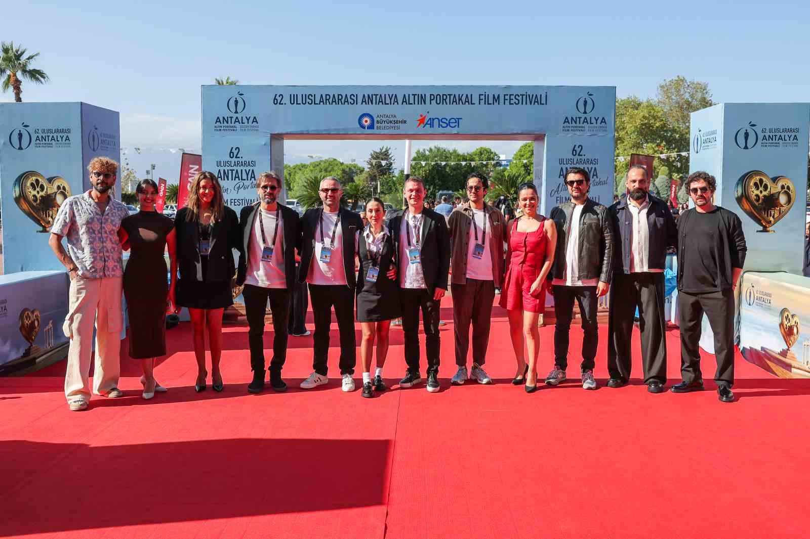 Altın Portakal’da beyazperdeye, hayatta kalma hikâyeleri yansıdı
