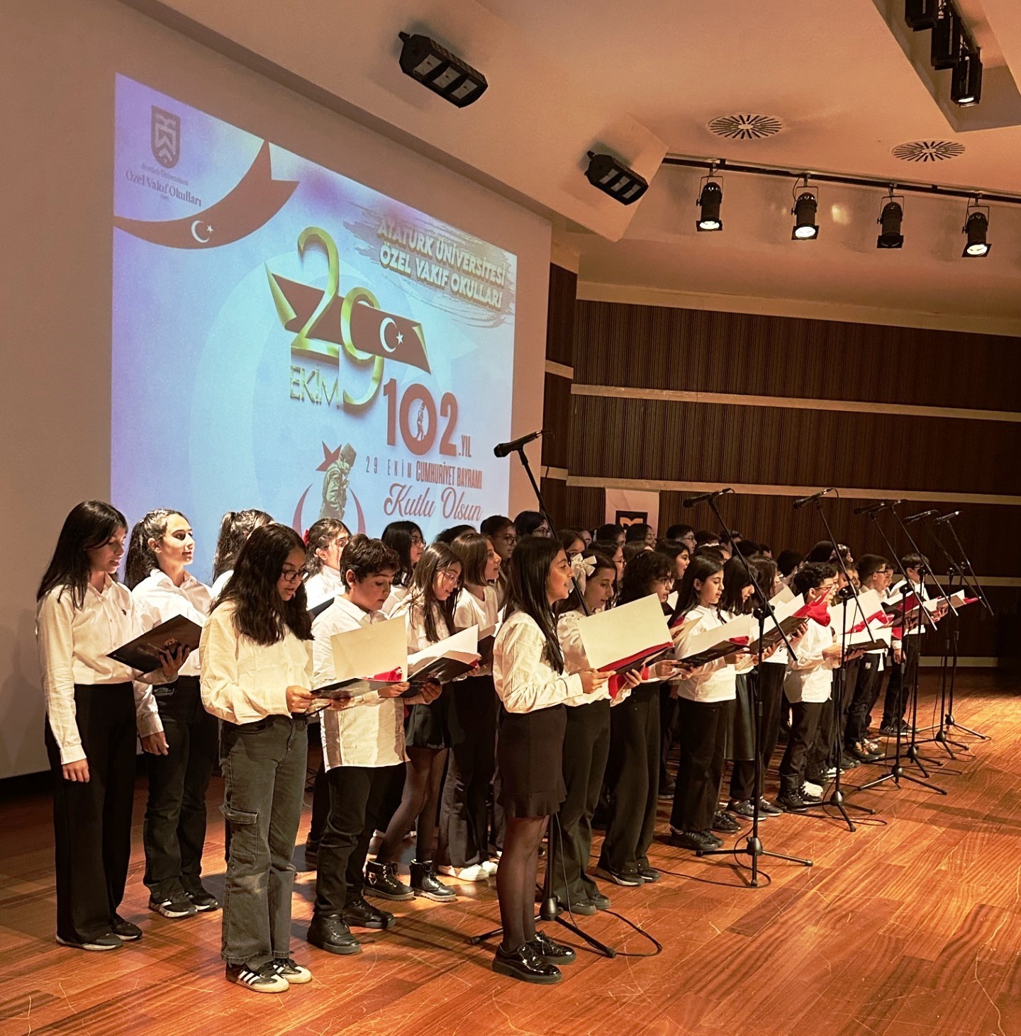 &Ouml;zel Vakıf Okulları&rsquo;ndan Cumhuriyet coşkusu
