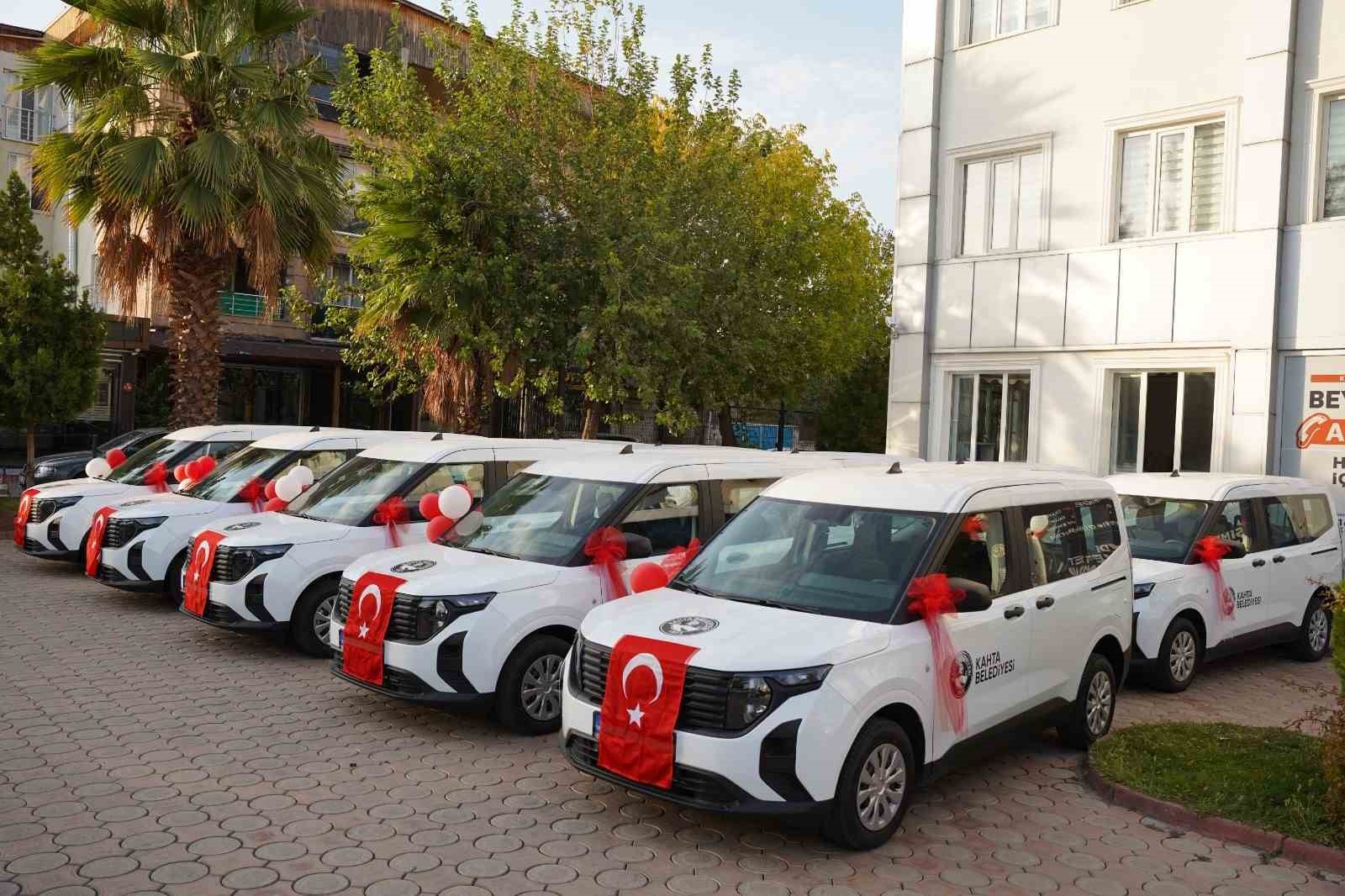 Kahta Belediyesi araç filosuna 14 yeni araç daha katıldı
