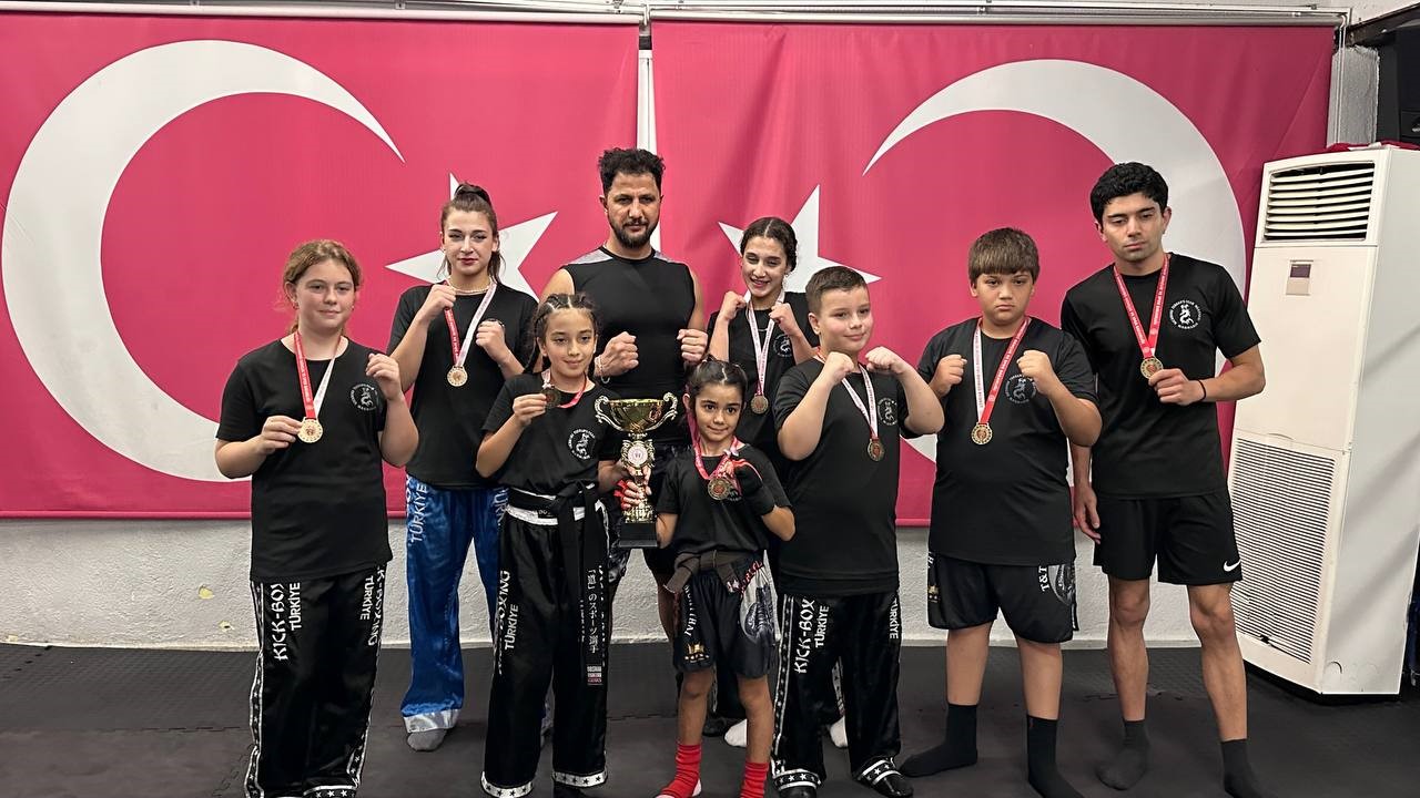Marmaris’in şampiyon çocukları yine madalyaları topladı