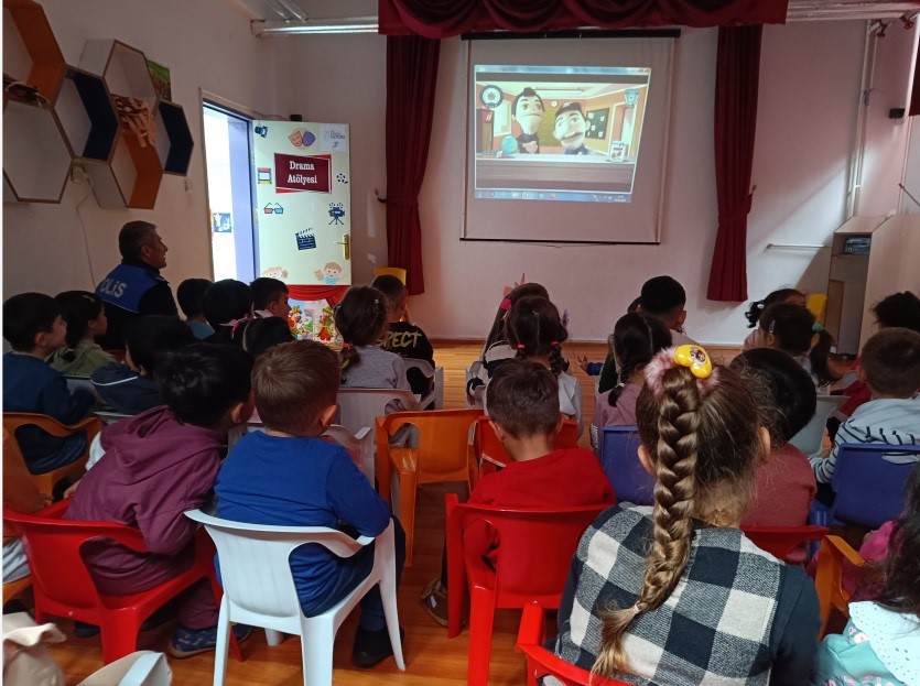 Niğde’de öğrencilere akran zorbalığı ve trafik semineri

