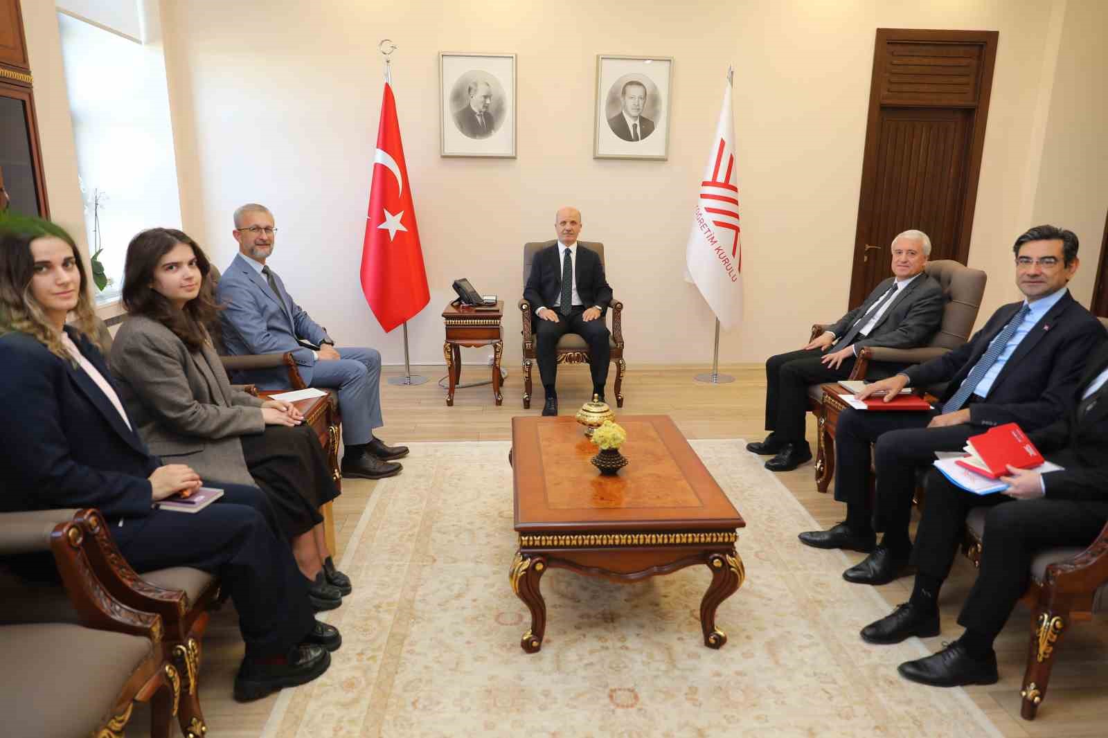 YÖK Başkanı Özvar, Ukrayna’nın Ankara Büyükelçisi Dzhelialov’u kabul etti
