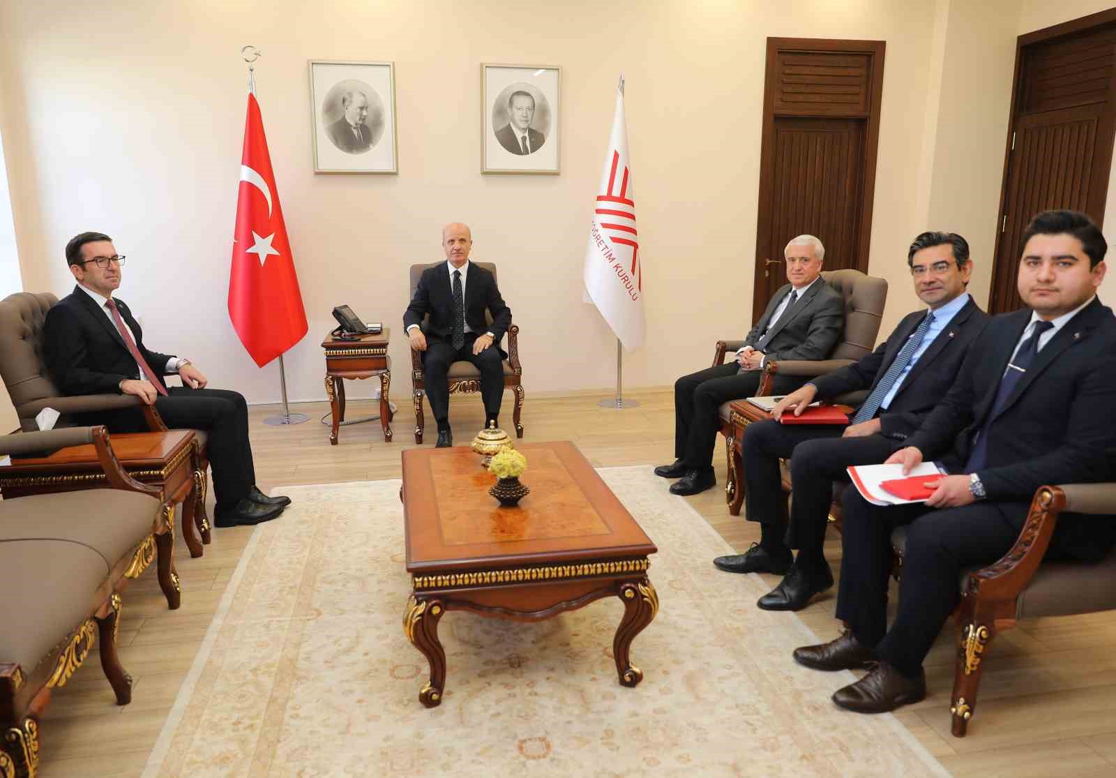 YÖK Başkanı Özvar, Kosova’nın Ankara Büyükelçisi Vrenezi’yi kabul etti
