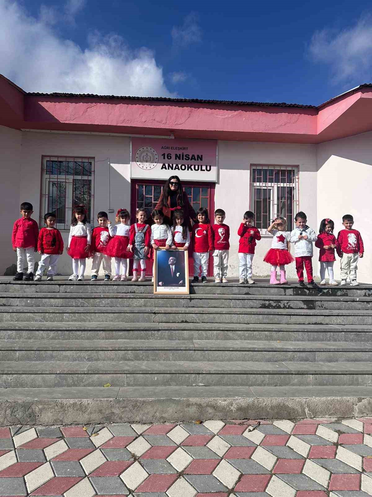 Eleşkirt’te Anaokulu Öğrencileri 29 Ekim’i coşkuyla kutlandı
