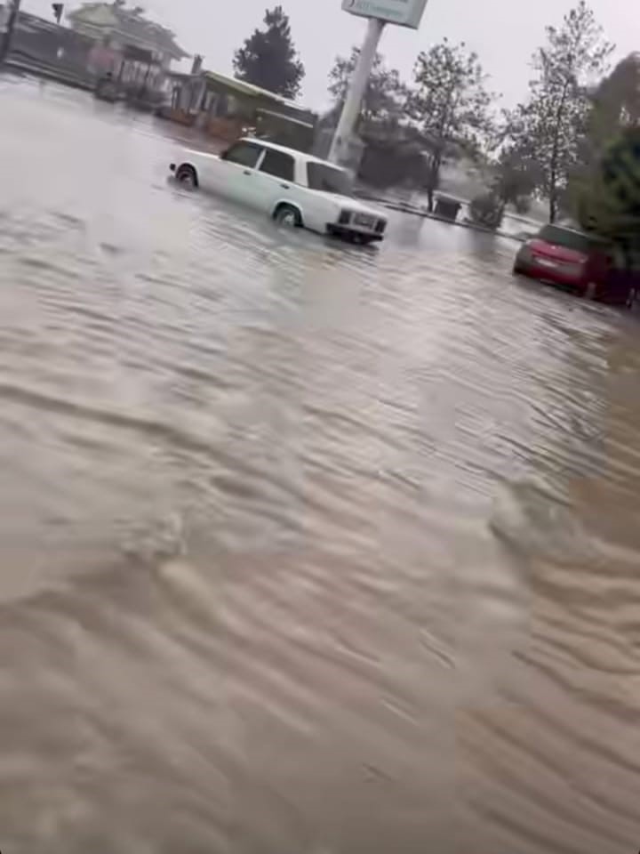 Sokaklar göle döndü, Köyceğiz Gölü yağmurdan nasibini aldı
