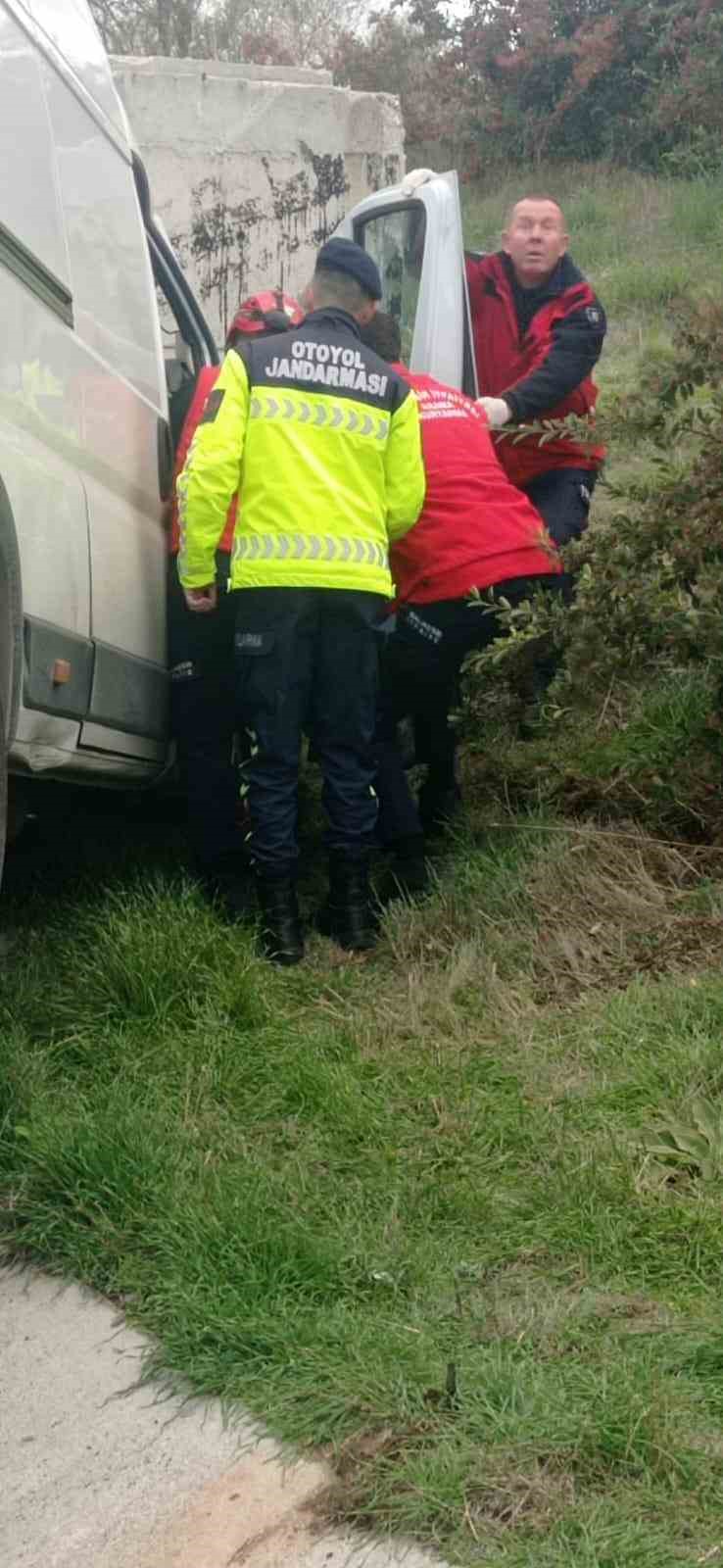 Balıkesir&rsquo;de trafik kazası: 2 &ouml;l&uuml;, 1 yaralı
