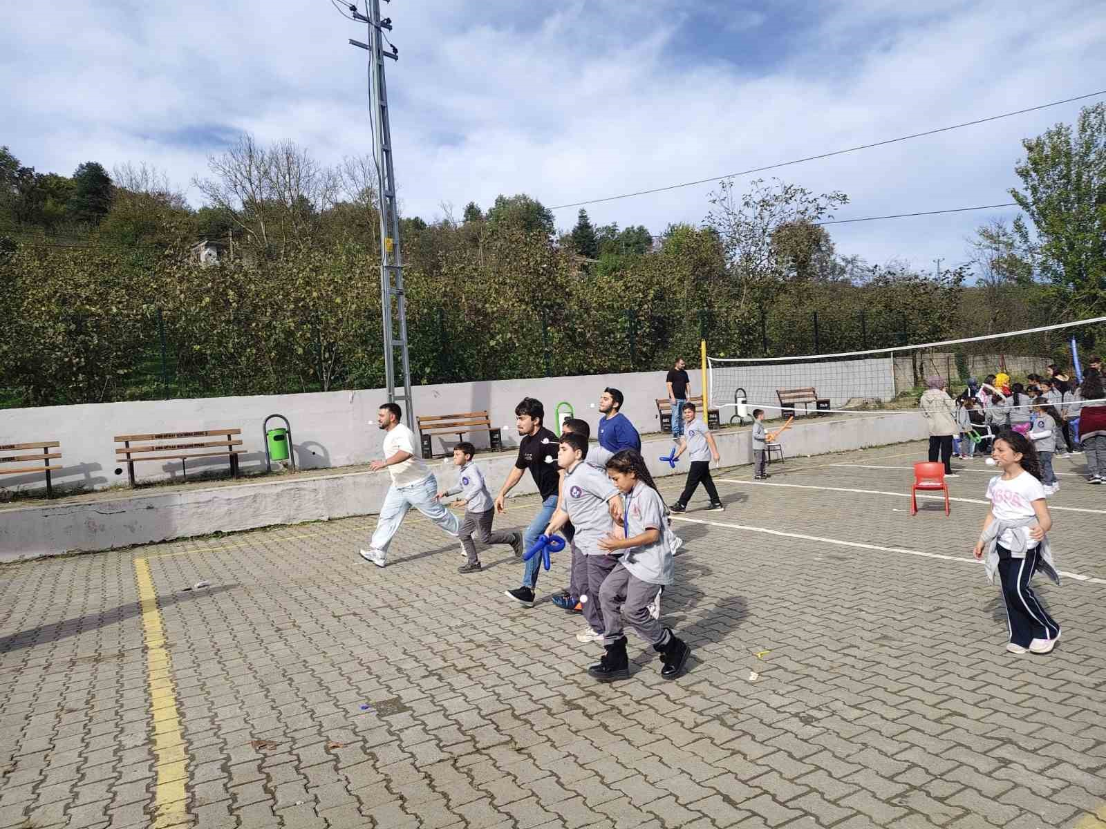 Veliler geleneksel oyunlarla yeniden çocuk oldu
