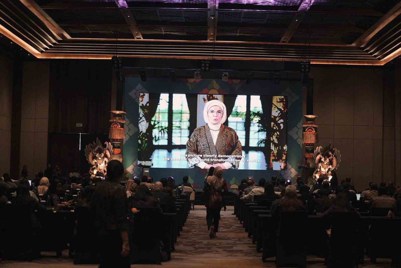 Emine Erdoğan "Asya Pasifik Sıfır Atık Uluslararası Seminer Programı"na video mesaj gönderdi