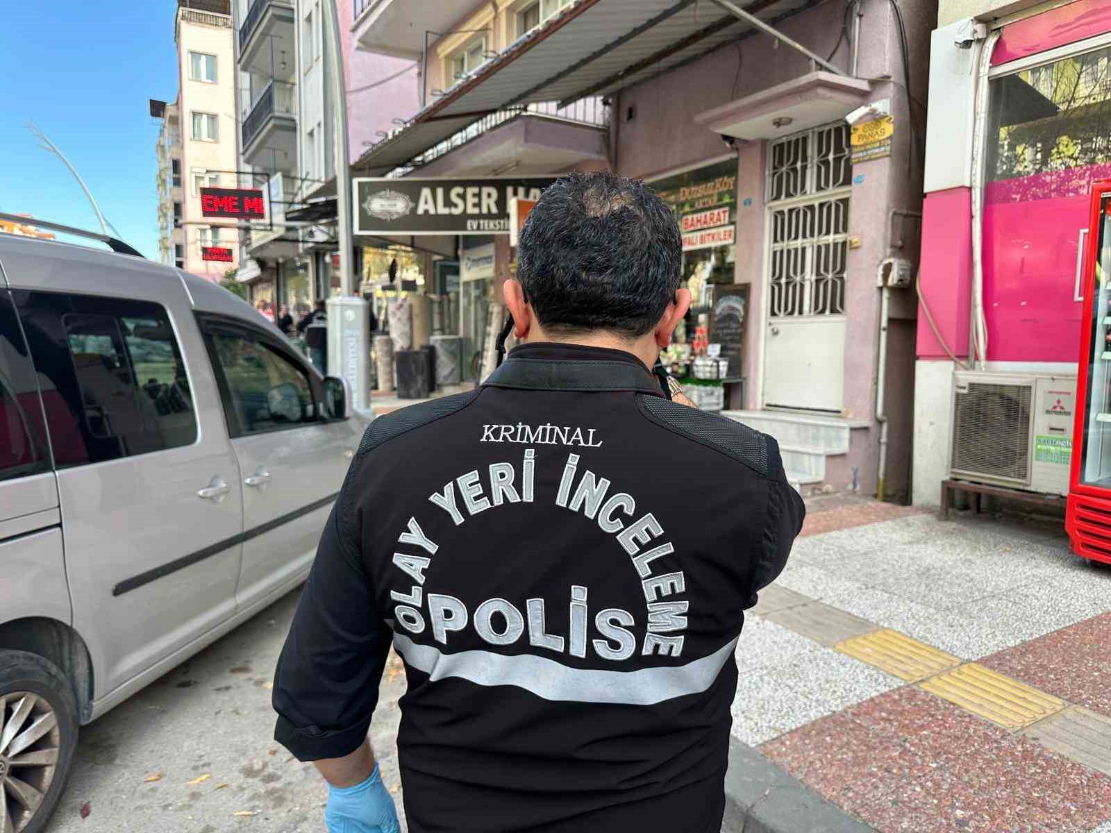 Uşak&rsquo;ta bı&ccedil;aklı kavga: 1 ağır yaralı
