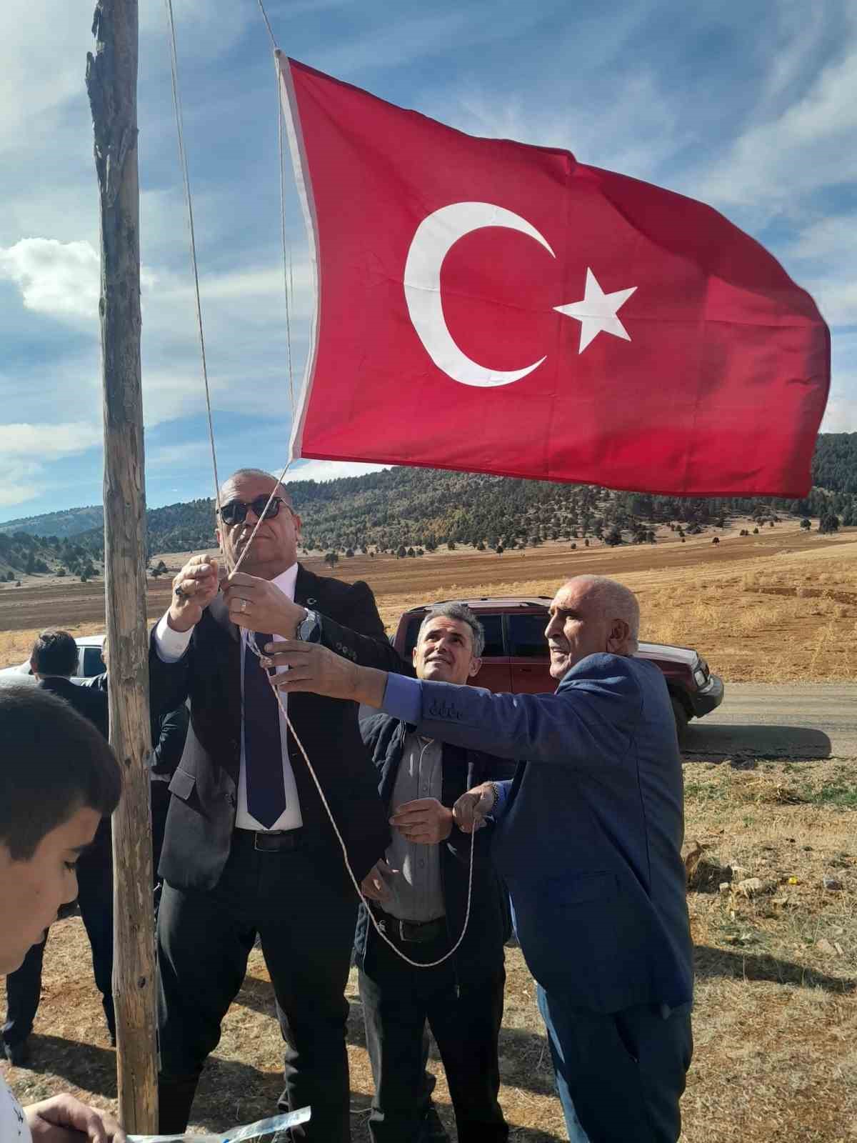 Saimbeyli&rsquo;de milli m&uuml;cadele şehitlerinin kabirleri yenileniyor
