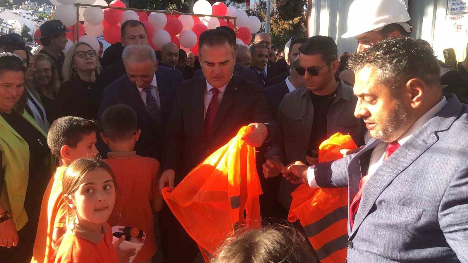 Muğla Valisi Akbıyık, Datça’daki hayırsever okulunun temelini attı
