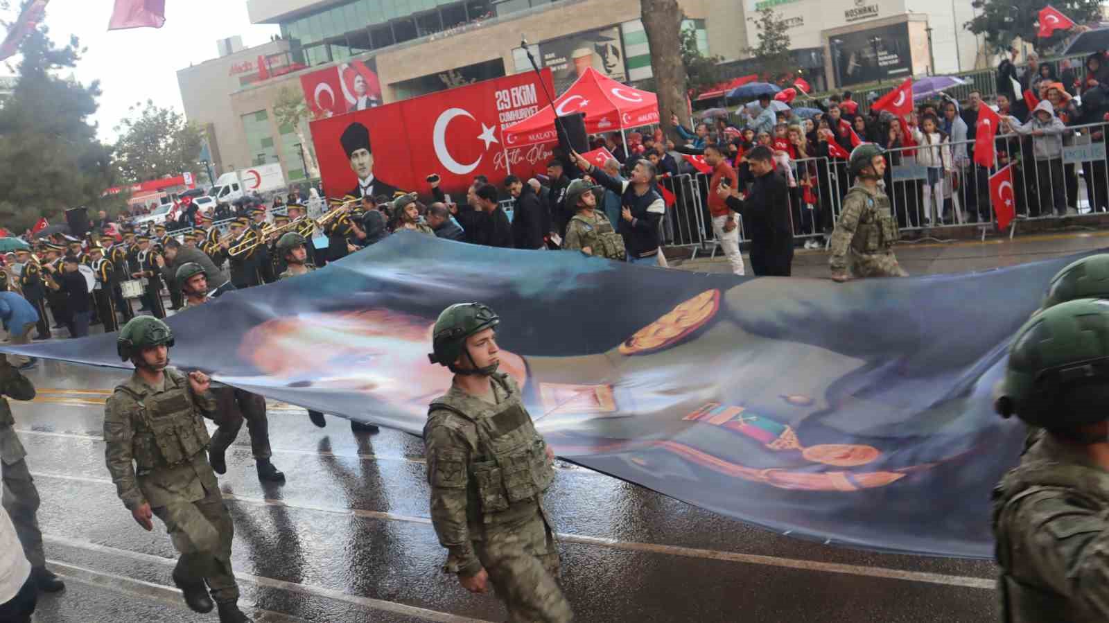 Cumhuriyetin 102.yılı Malatya&rsquo;da t&ouml;renle kutlandı
