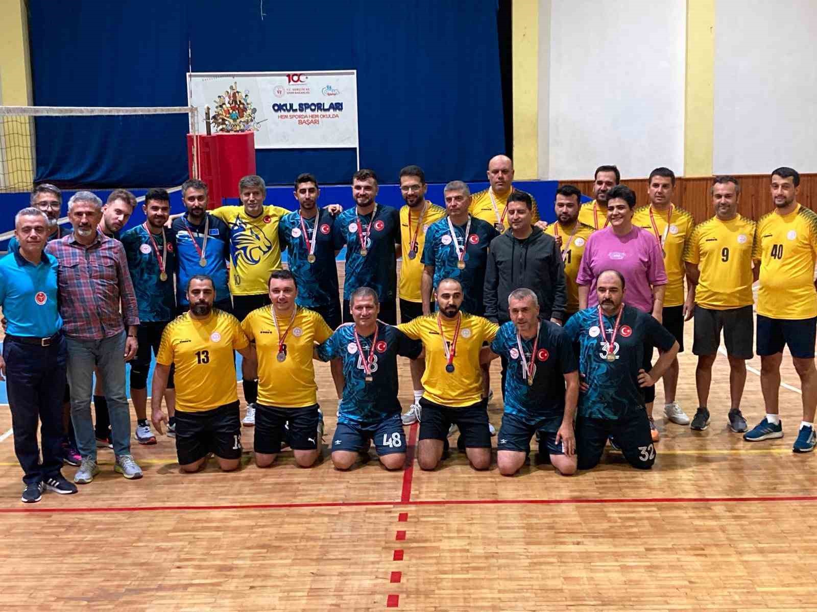 İl Sağlık M&uuml;d&uuml;rl&uuml;ğ&uuml; Voleybol Takımı Aydın&rsquo;da şampiyon oldu
